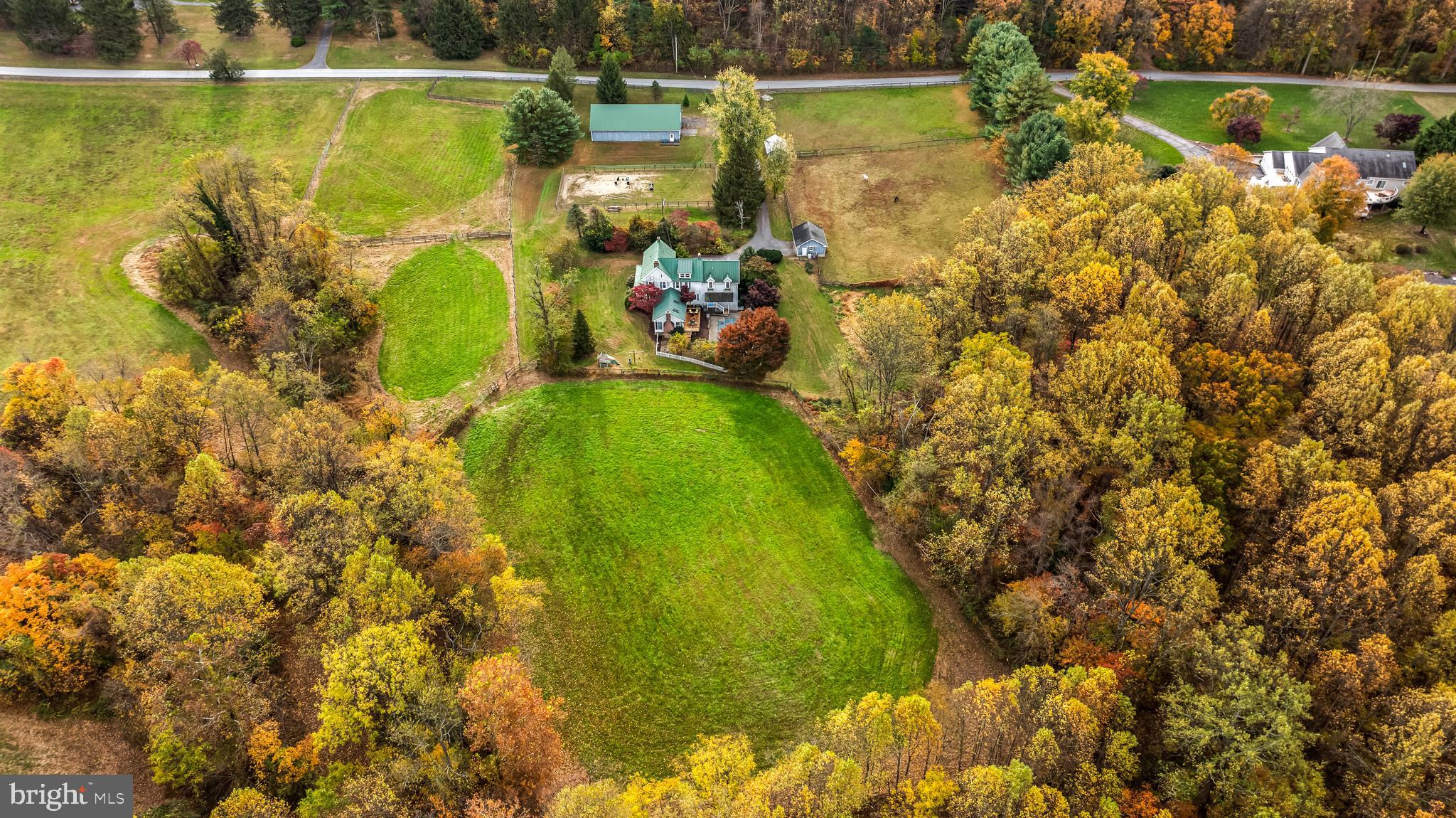 WHITE HALL - Residential