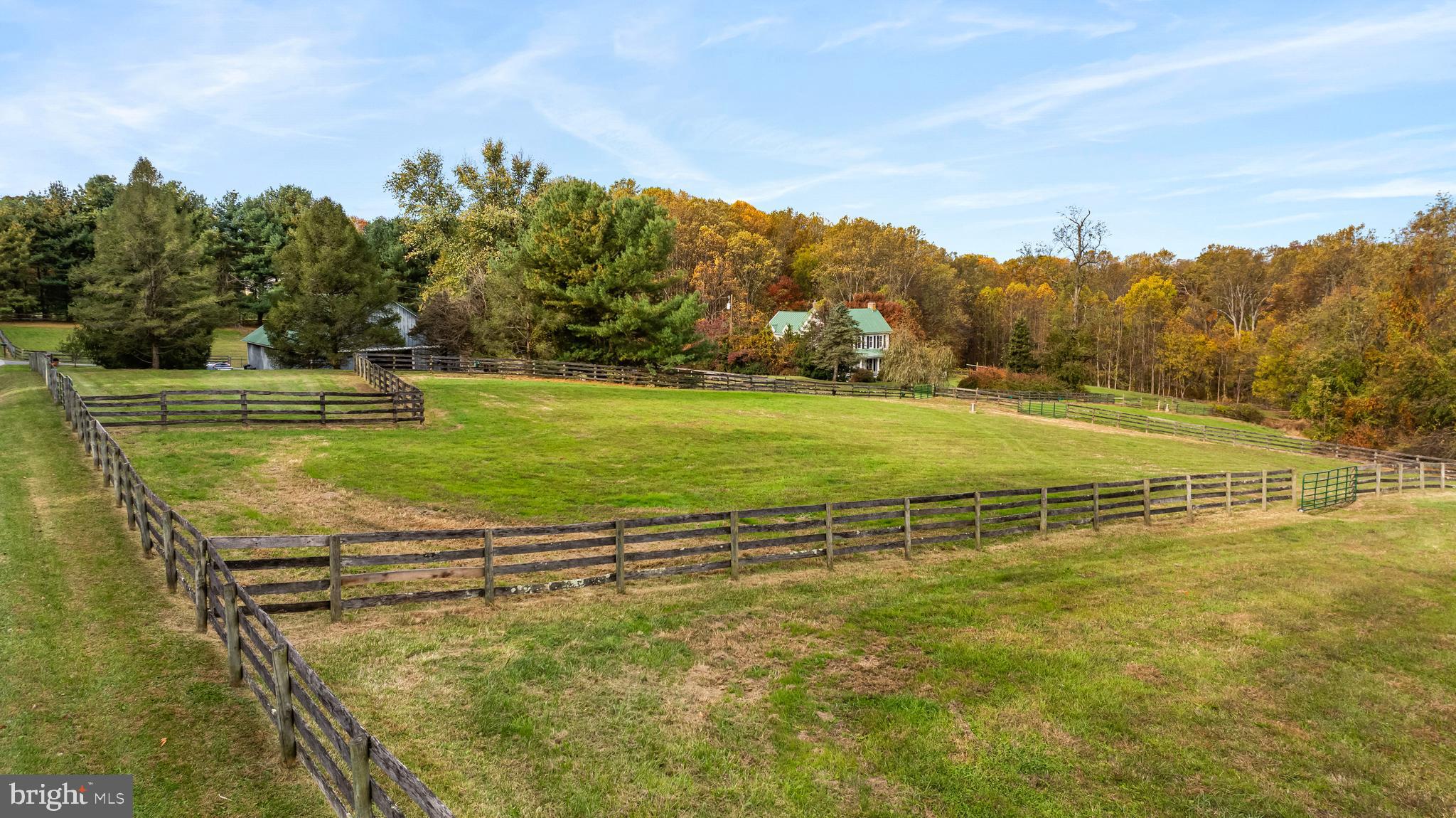 WHITE HALL - Residential