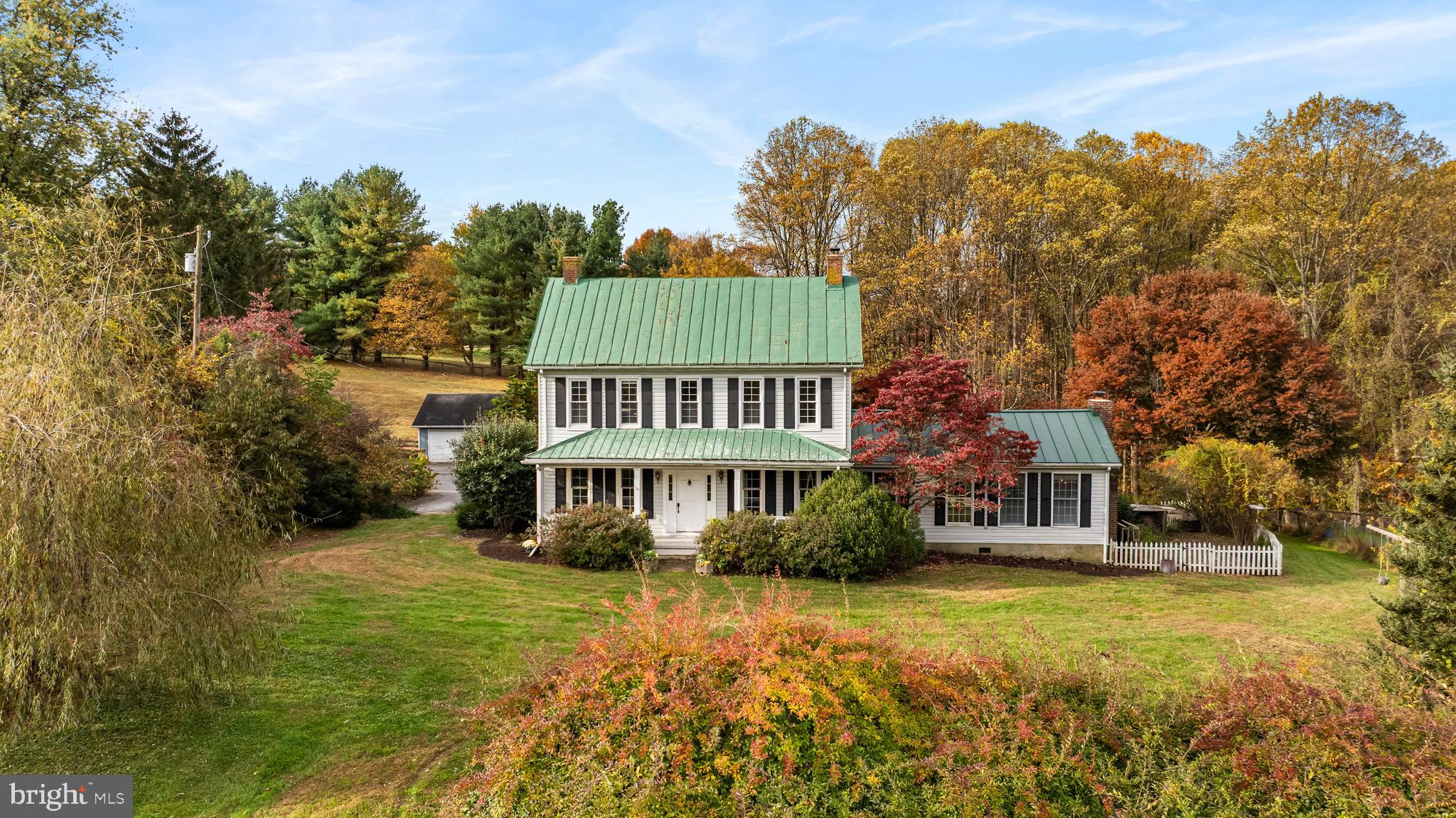 WHITE HALL - Residential