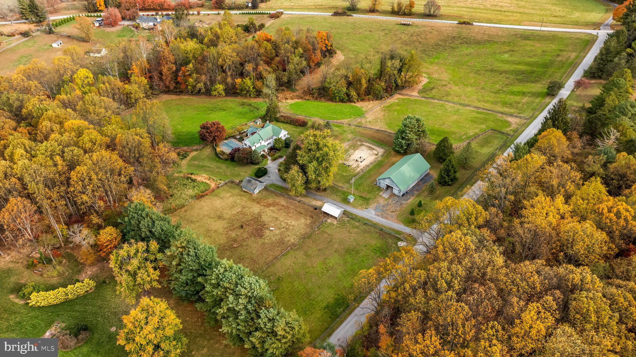 WHITE HALL - Residential