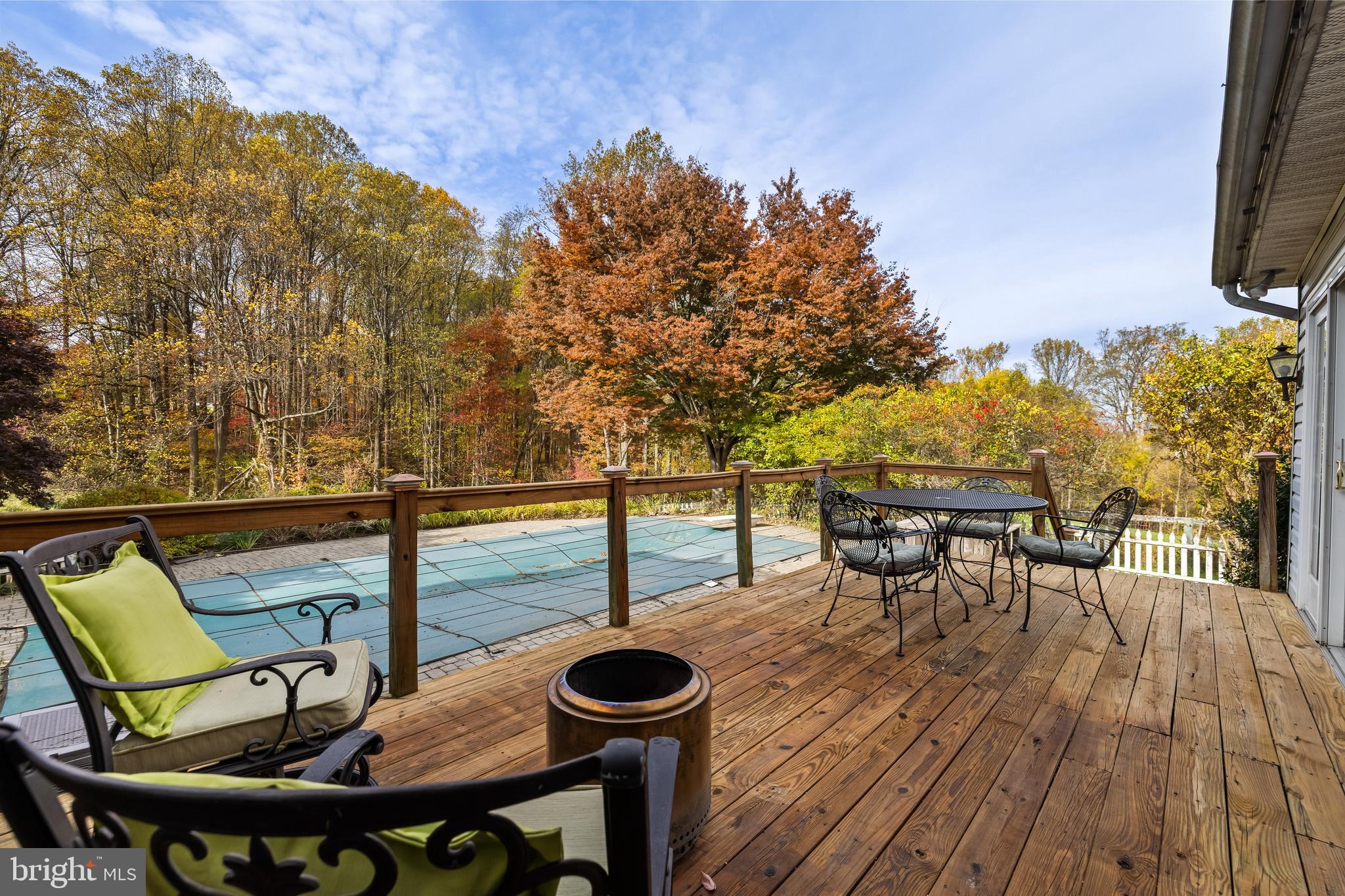 WHITE HALL - Residential