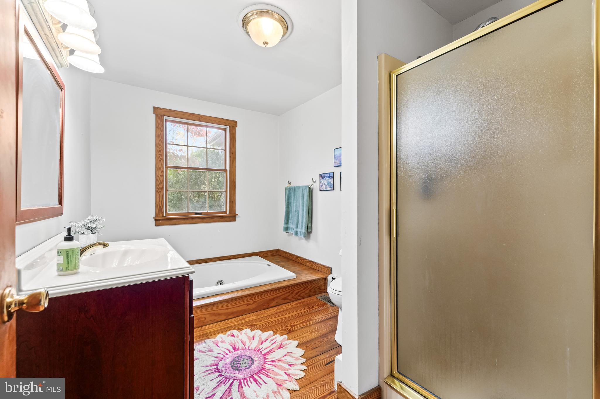 WHITE HALL - Residential