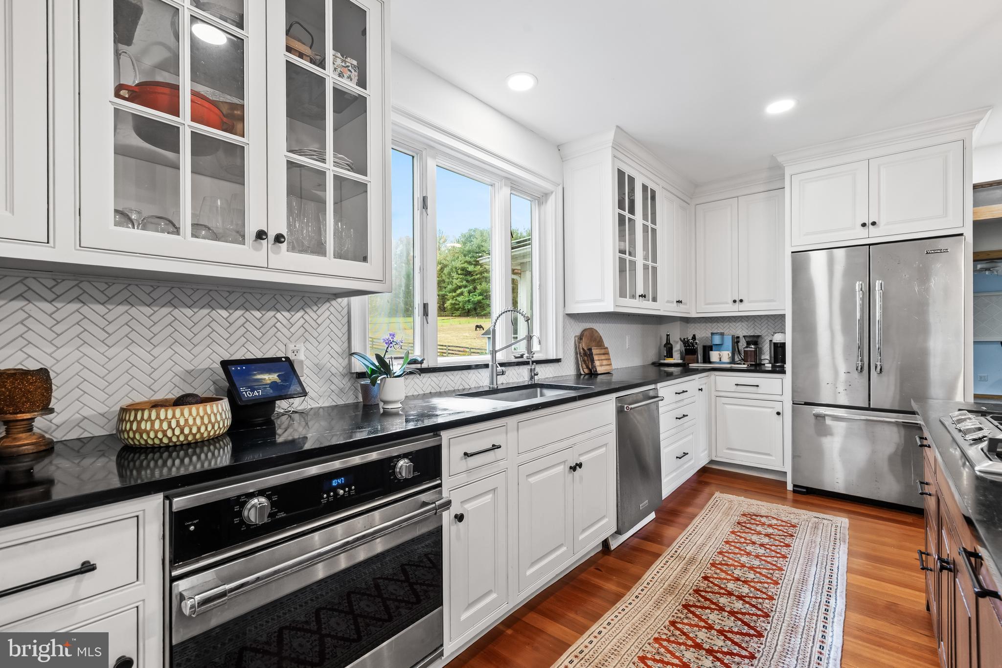 WHITE HALL - Residential