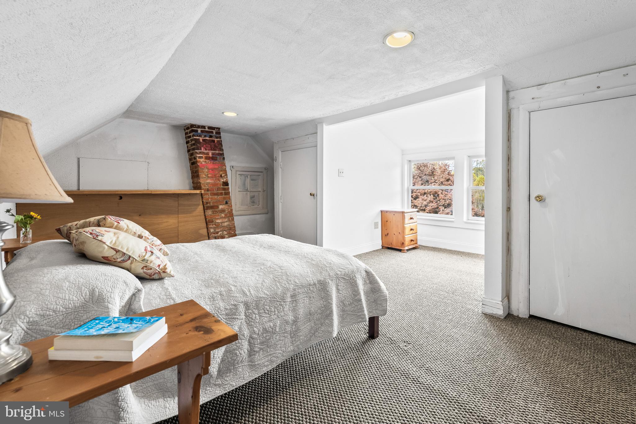 WHITE HALL - Residential