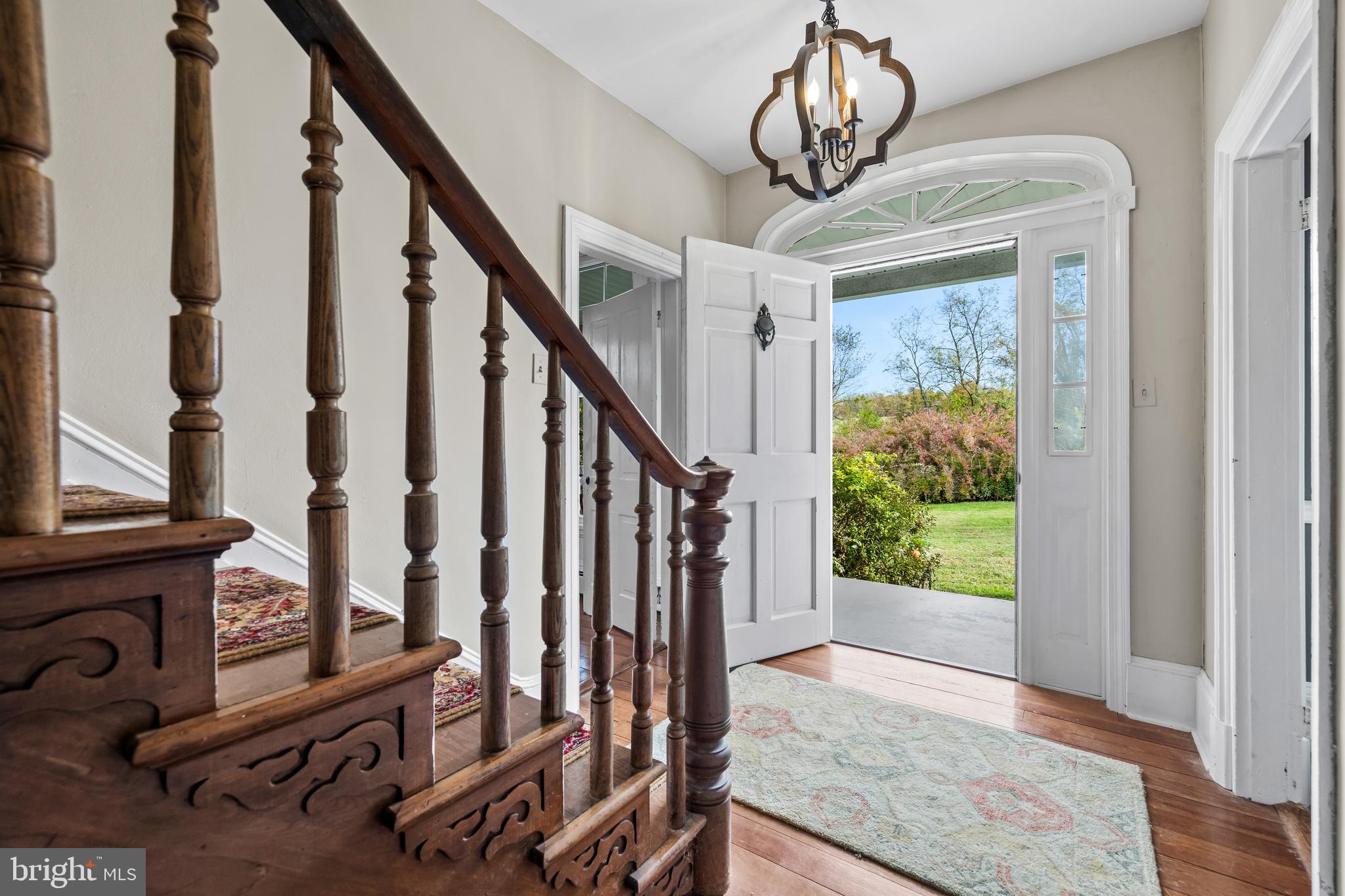 WHITE HALL - Residential