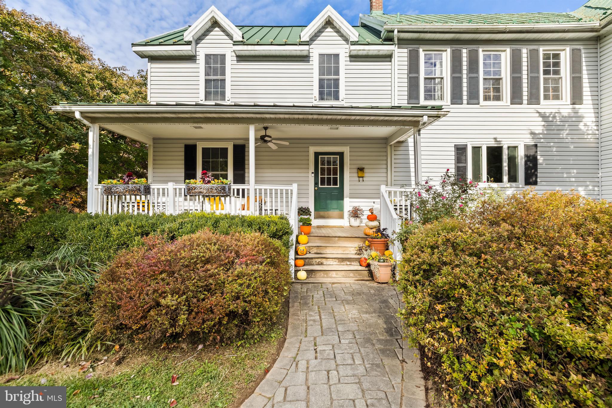 WHITE HALL - Residential