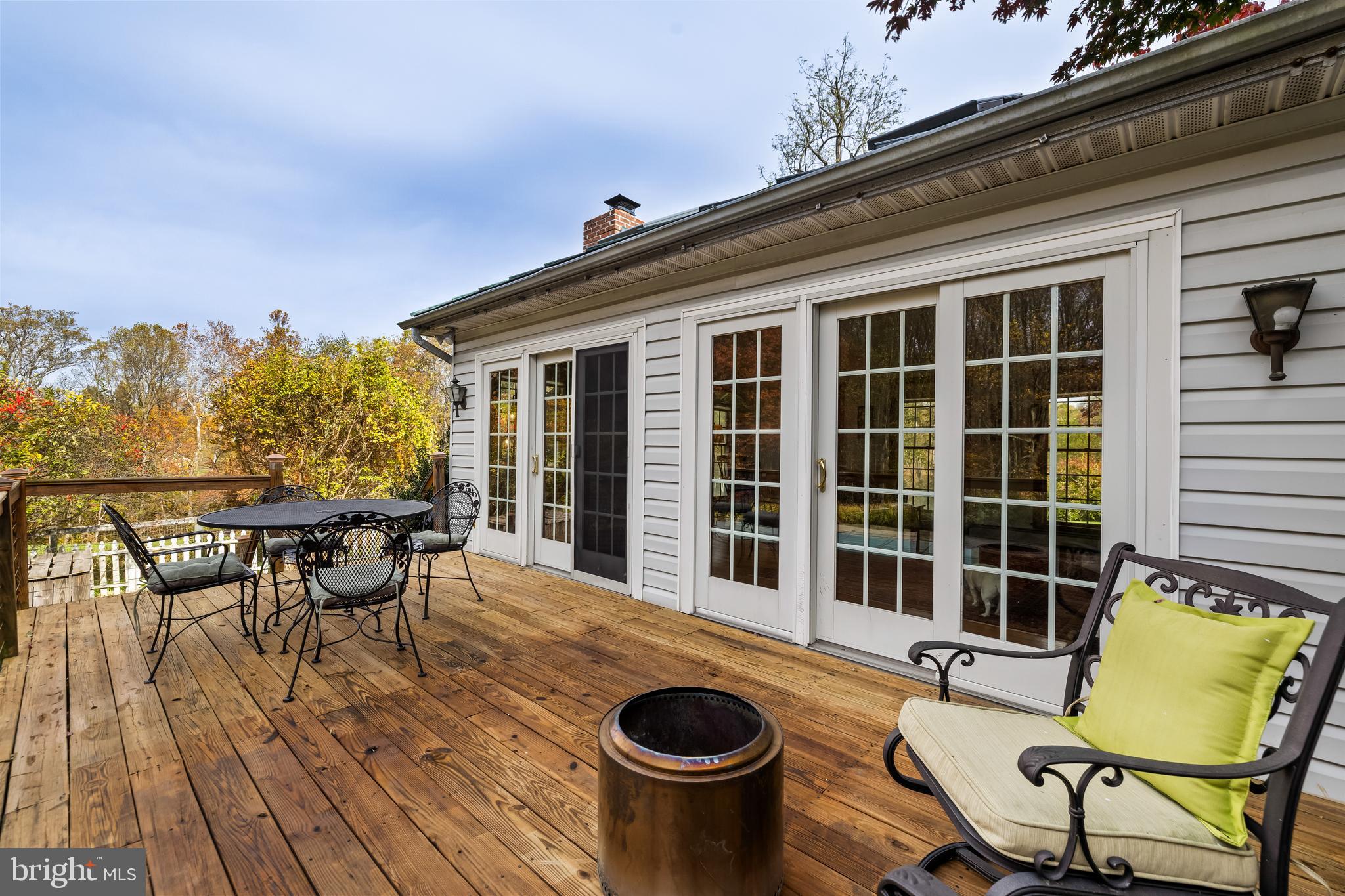 WHITE HALL - Residential