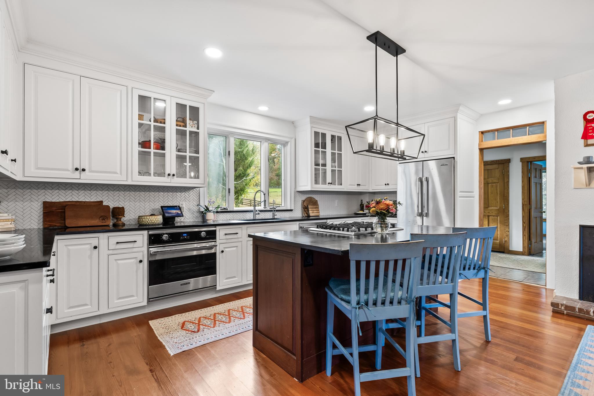 WHITE HALL - Residential