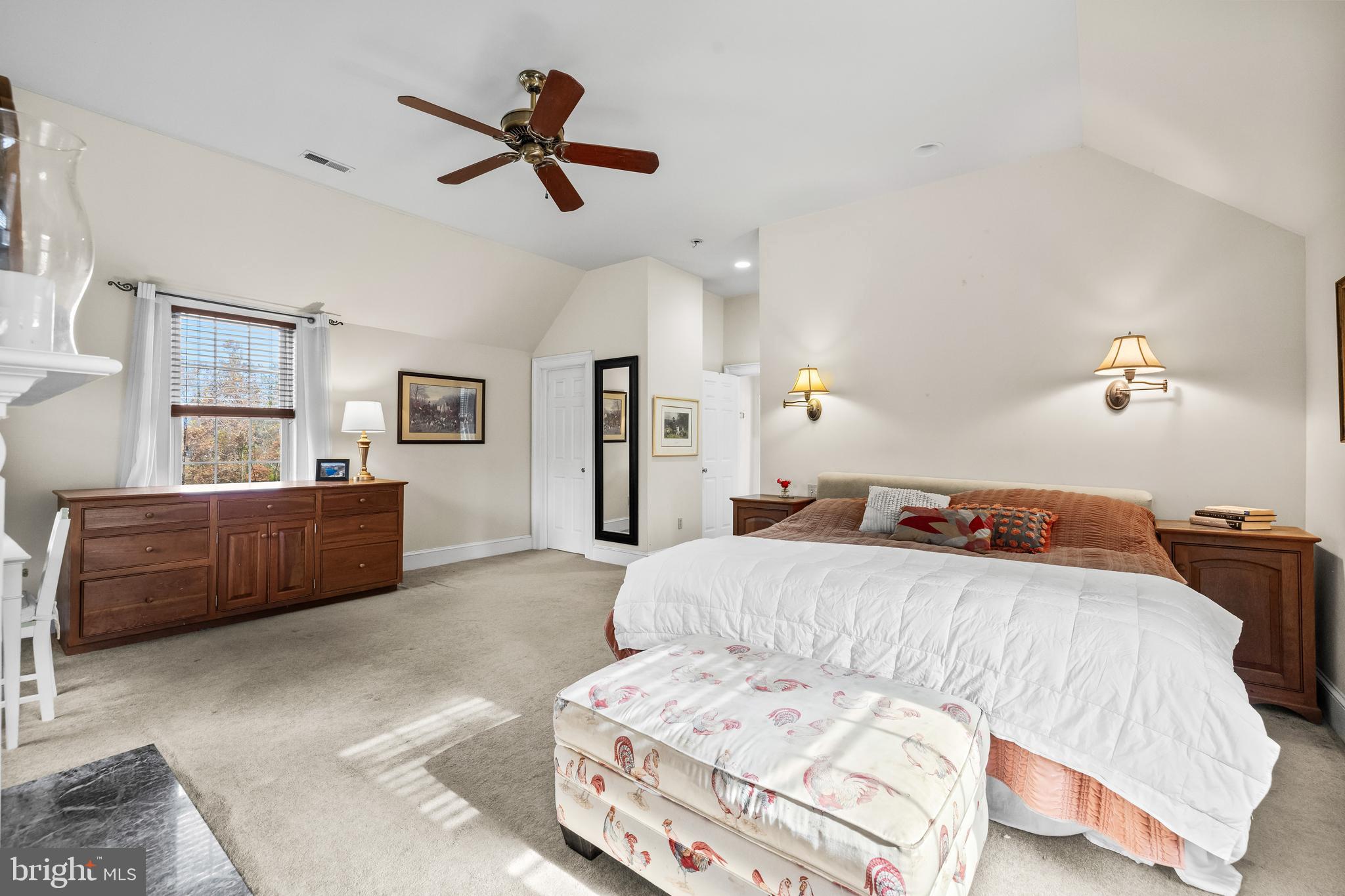 WHITE HALL - Residential