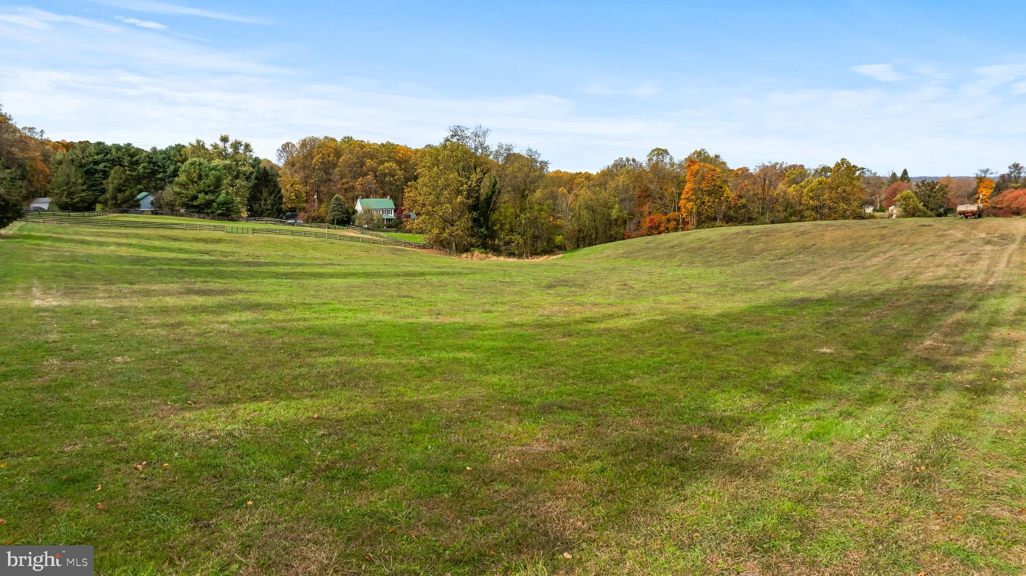 WHITE HALL - Residential