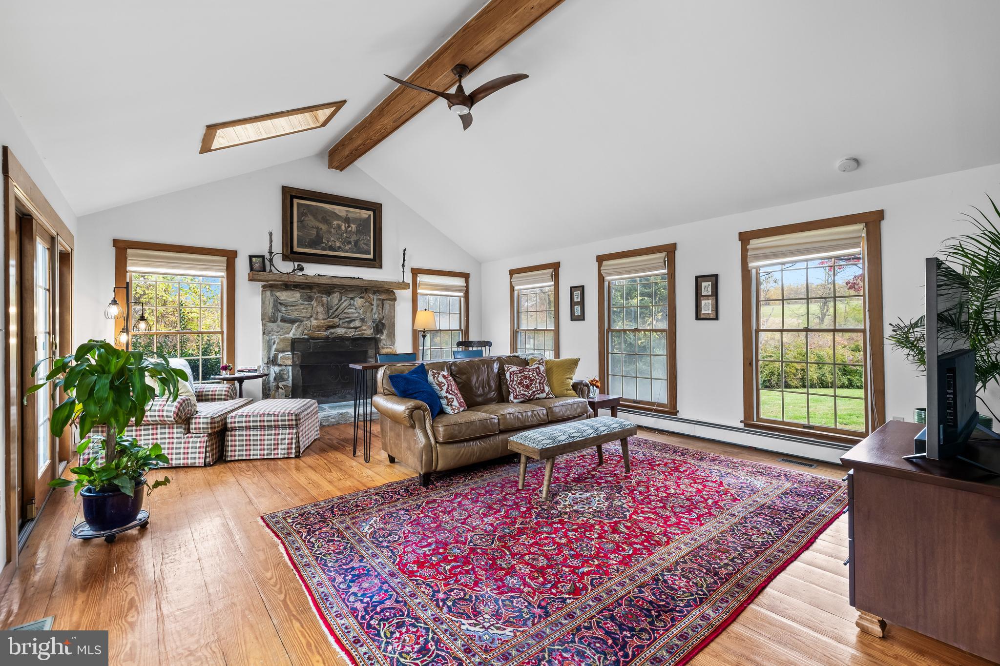 WHITE HALL - Residential