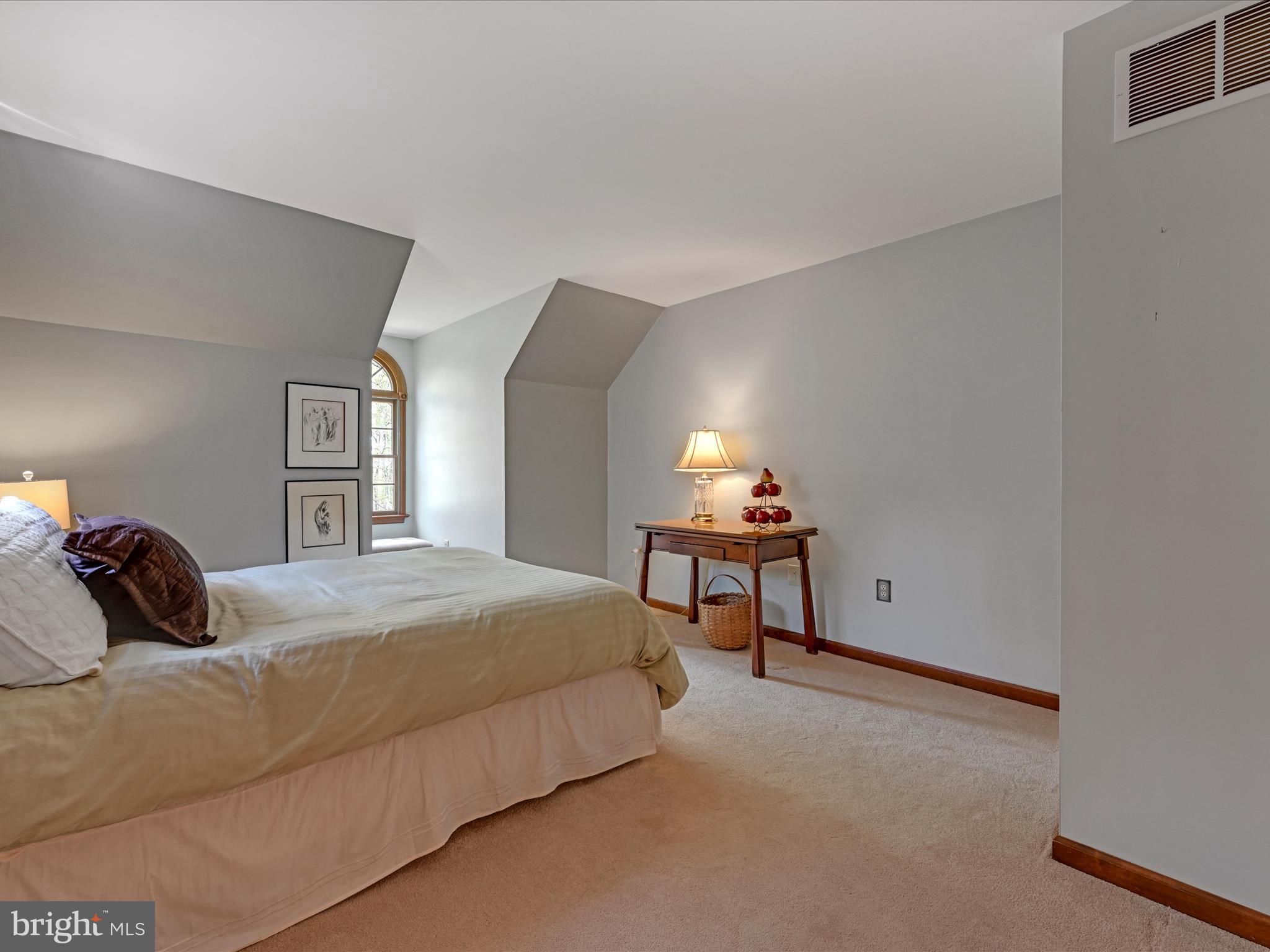 WHISPERING WOODS - Residential