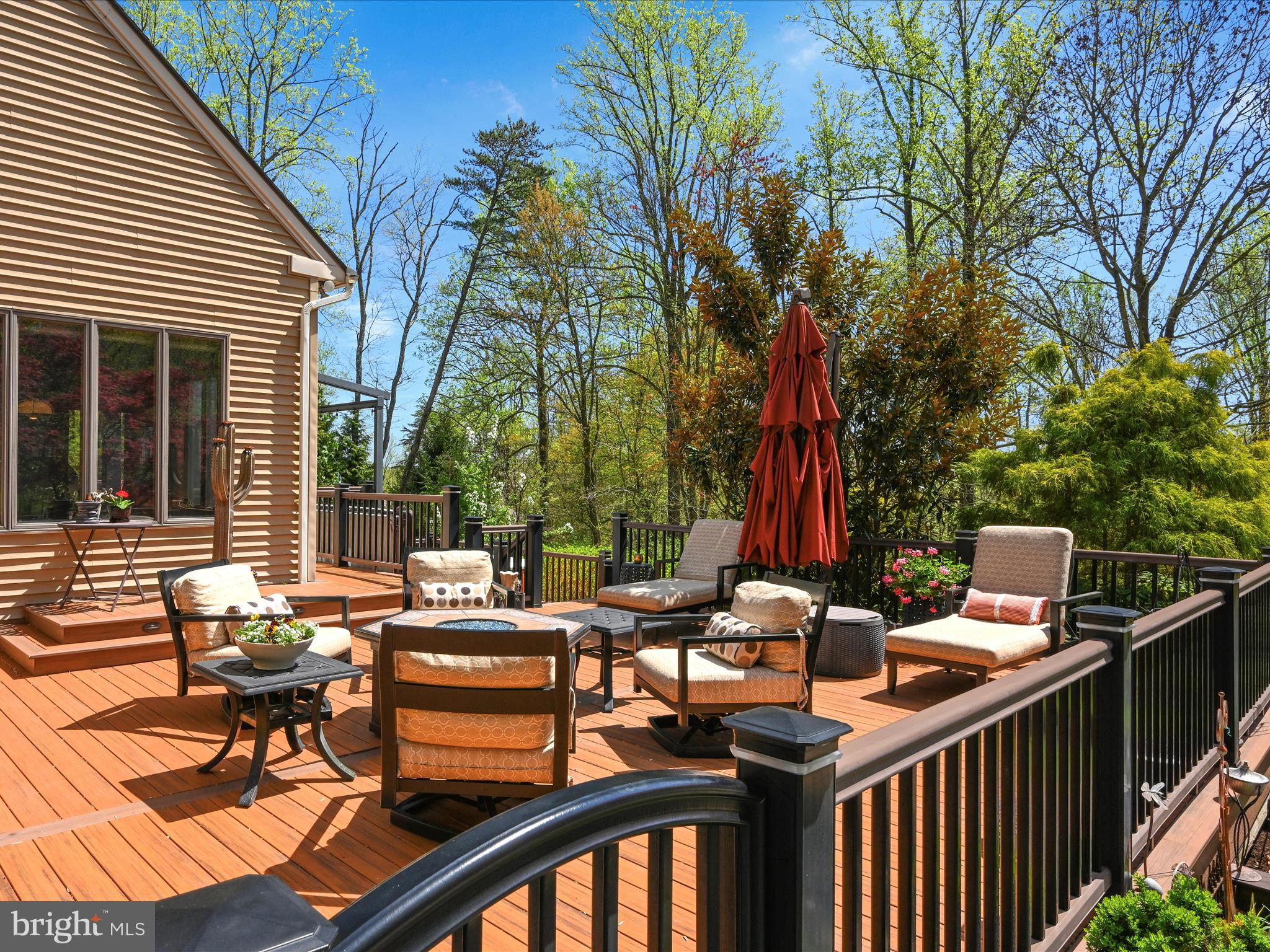 WHISPERING WOODS - Residential