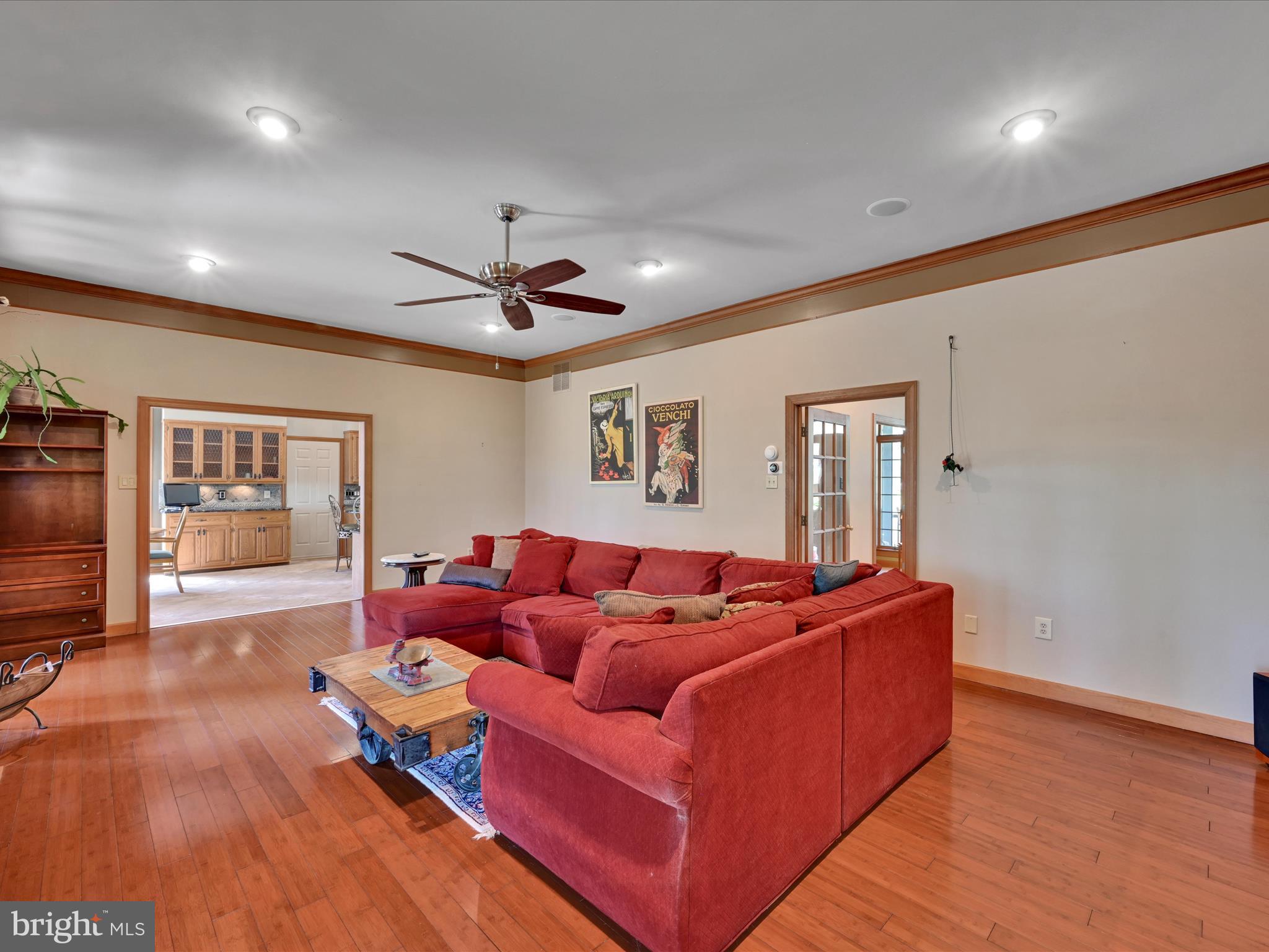 WHISPERING WOODS - Residential