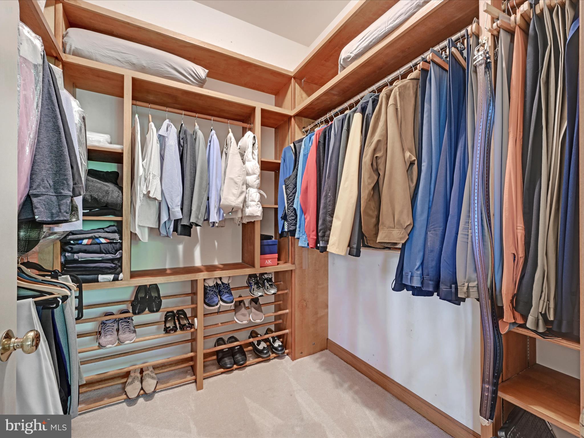 WHISPERING WOODS - Residential