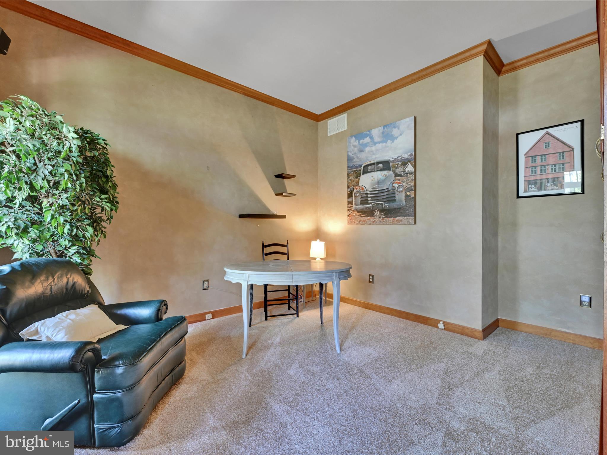 WHISPERING WOODS - Residential