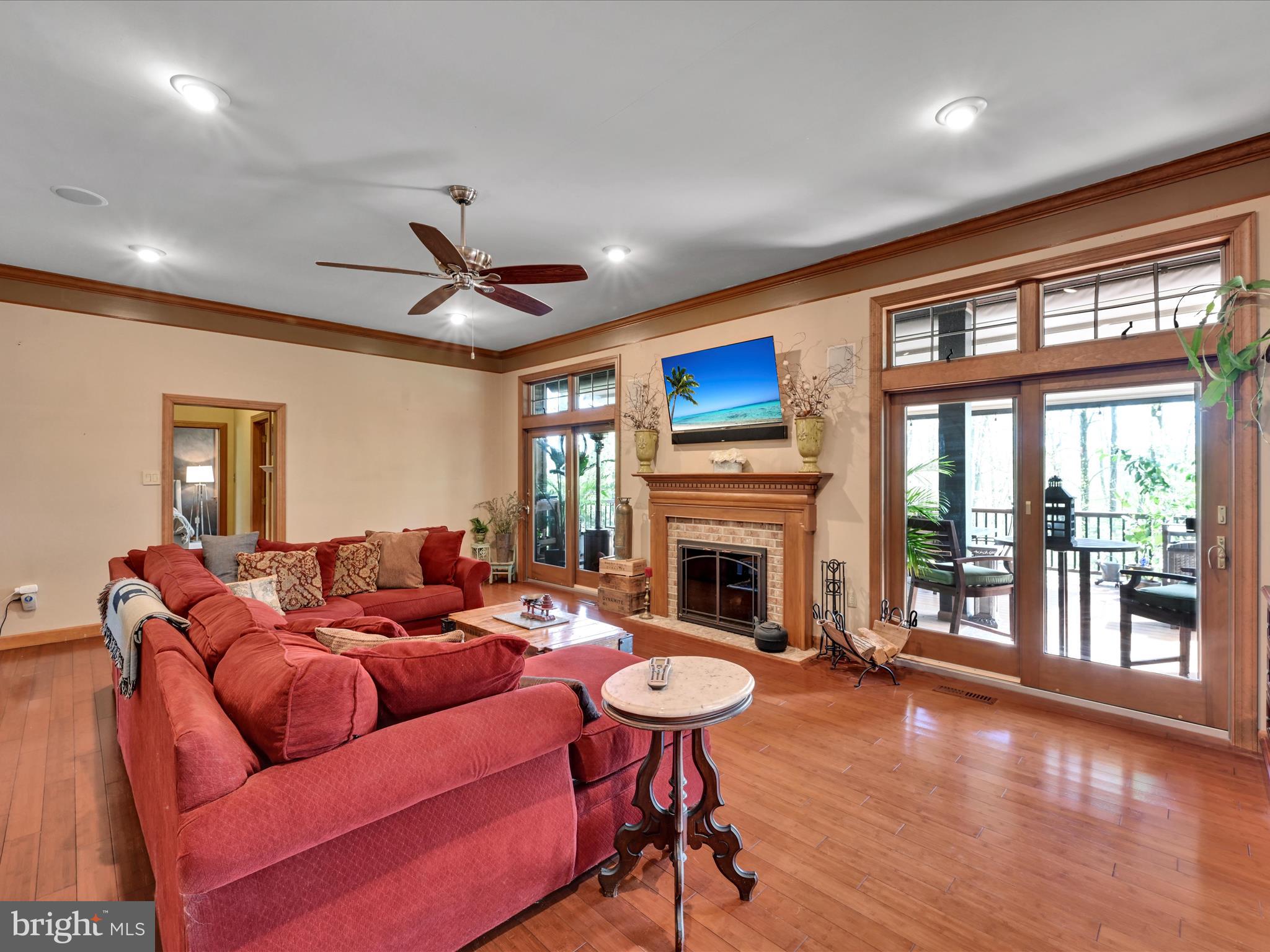 WHISPERING WOODS - Residential