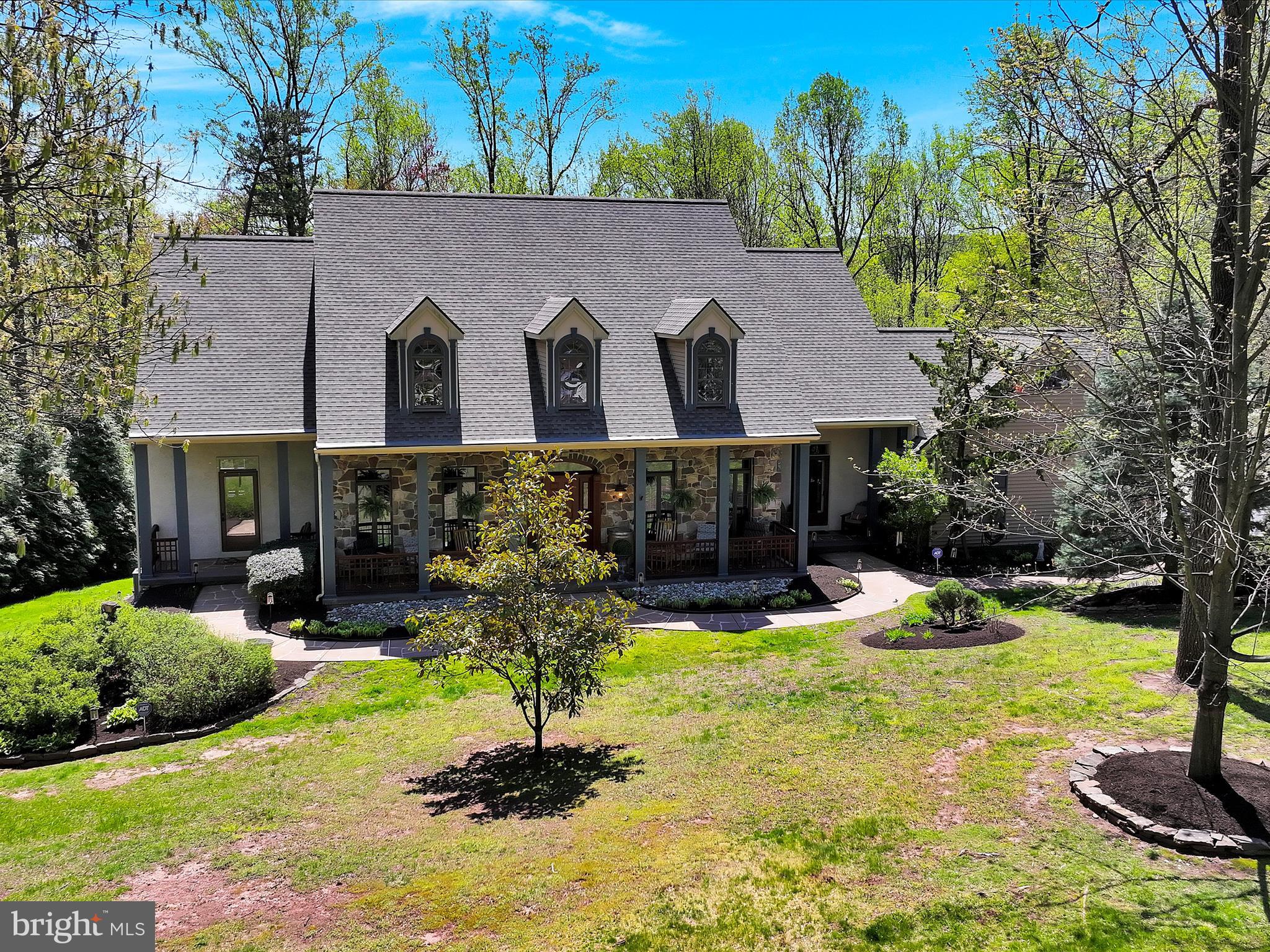 WHISPERING WOODS - Residential