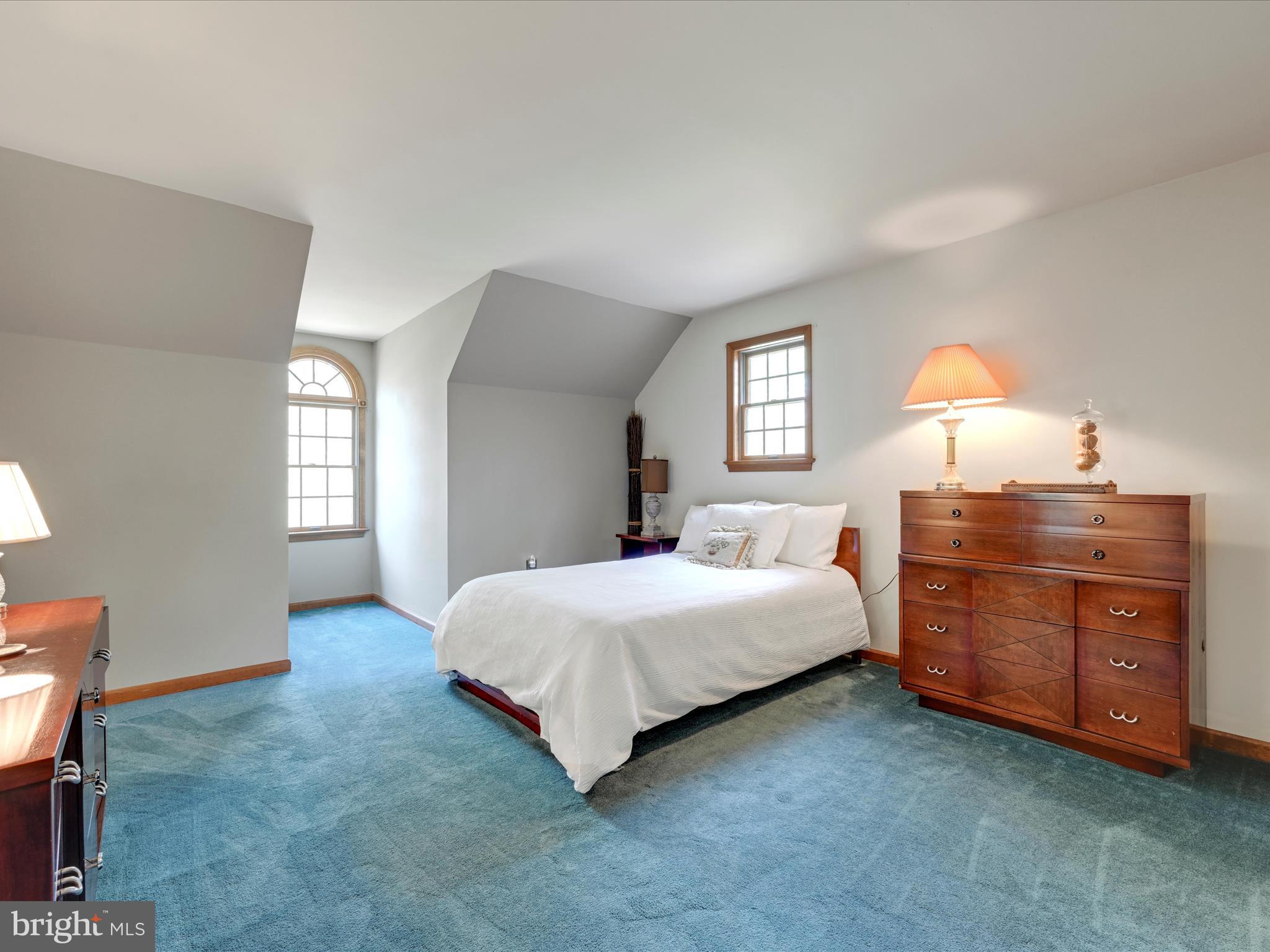 WHISPERING WOODS - Residential