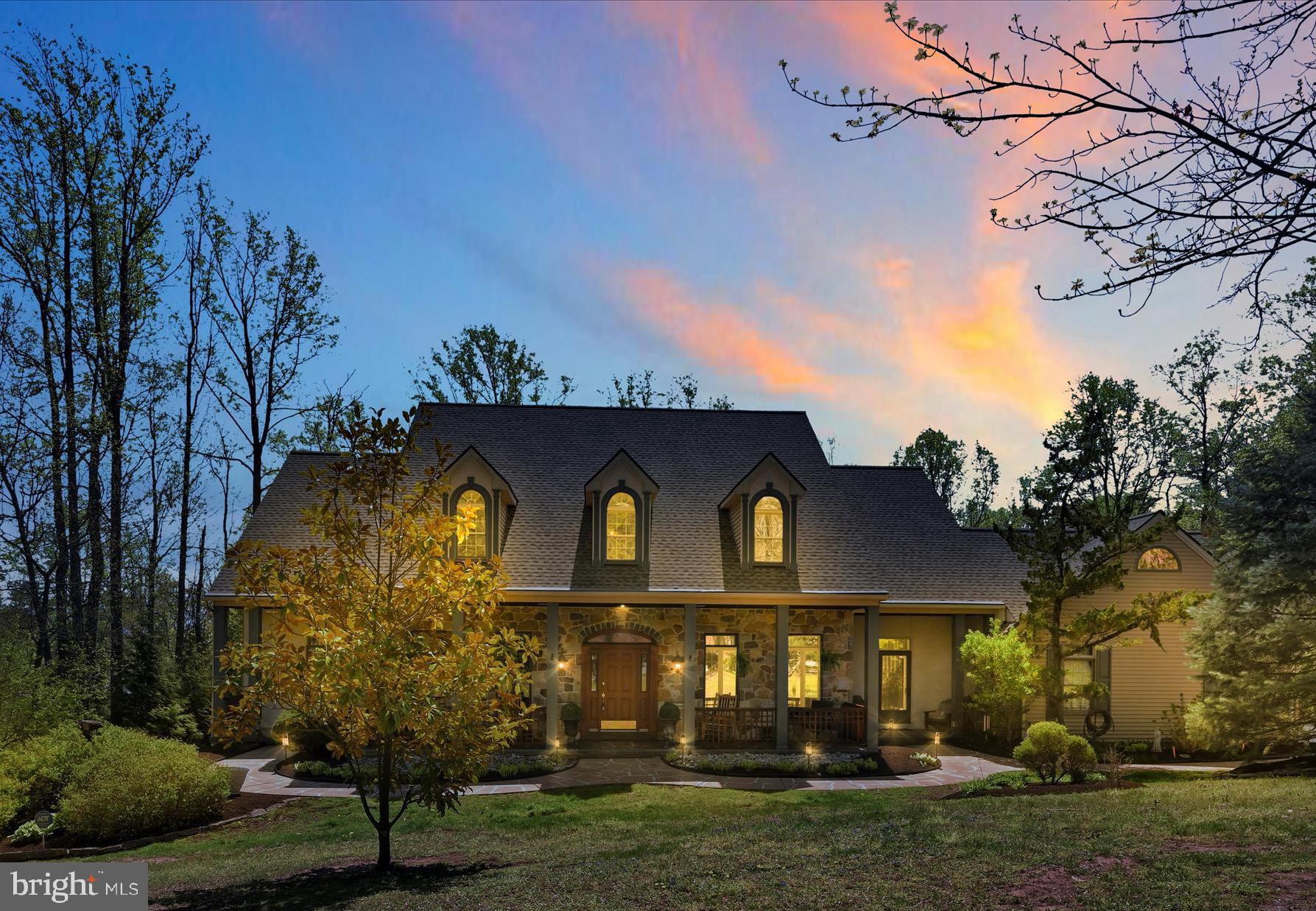 WHISPERING WOODS - Residential