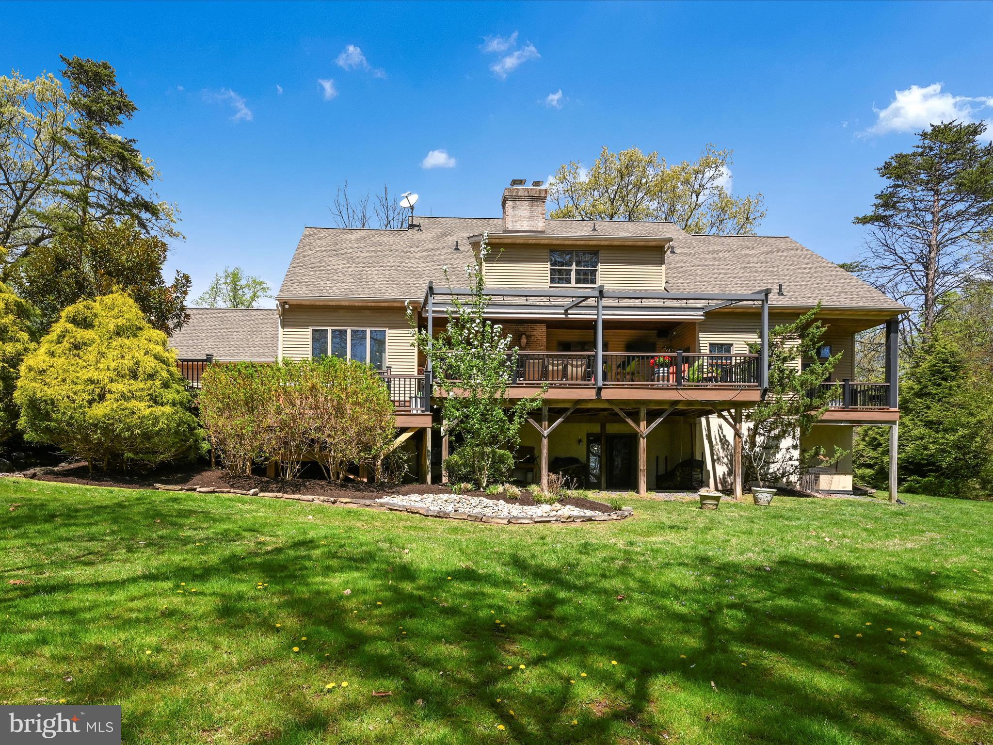 WHISPERING WOODS - Residential