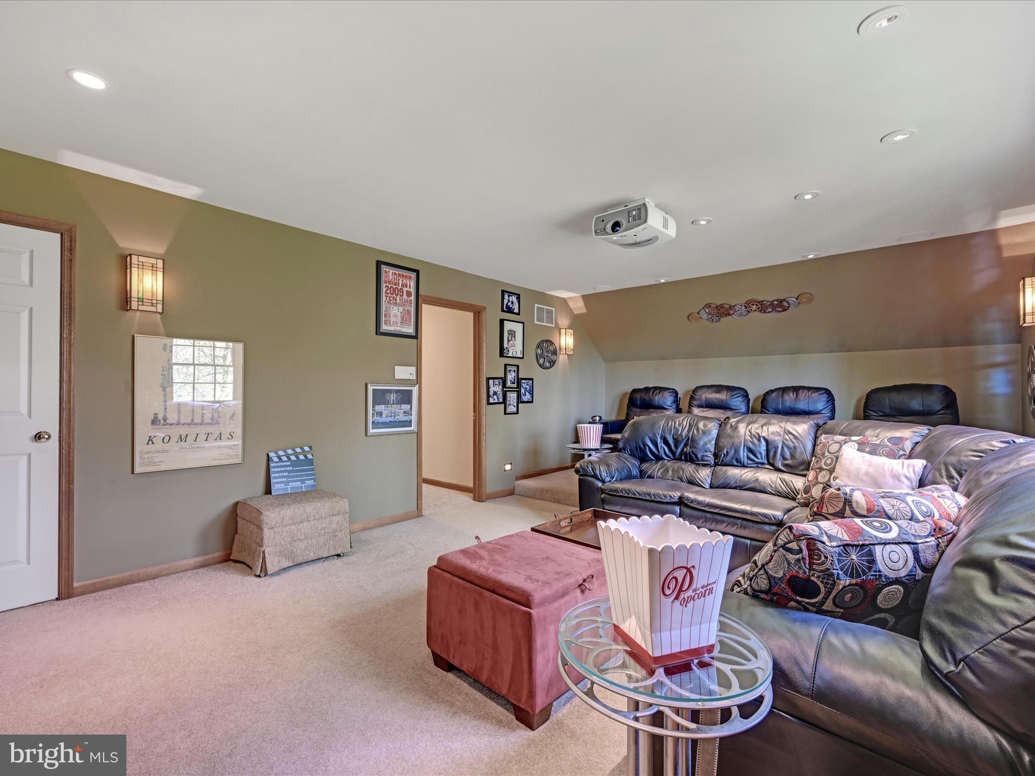 WHISPERING WOODS - Residential