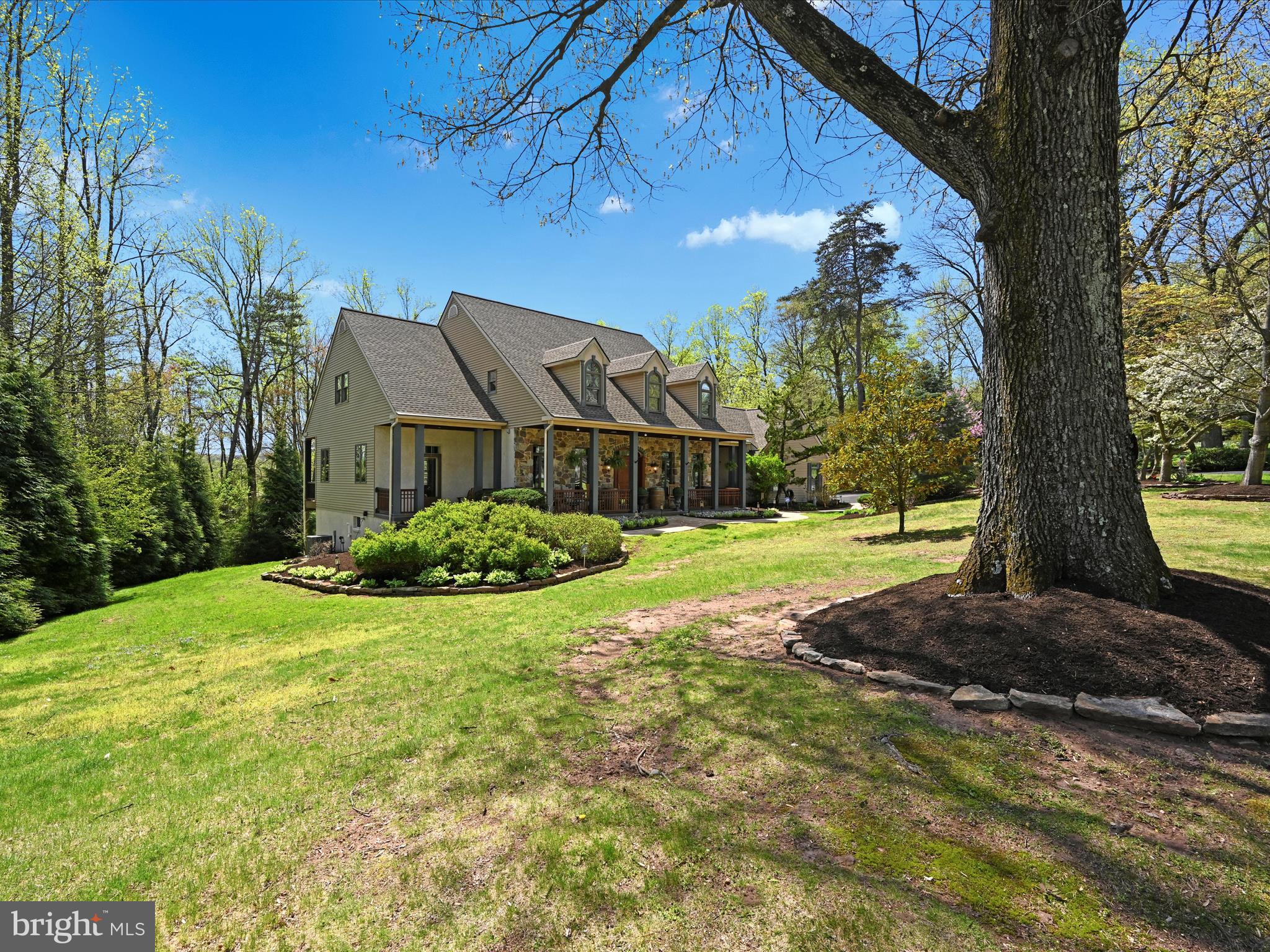 WHISPERING WOODS - Residential