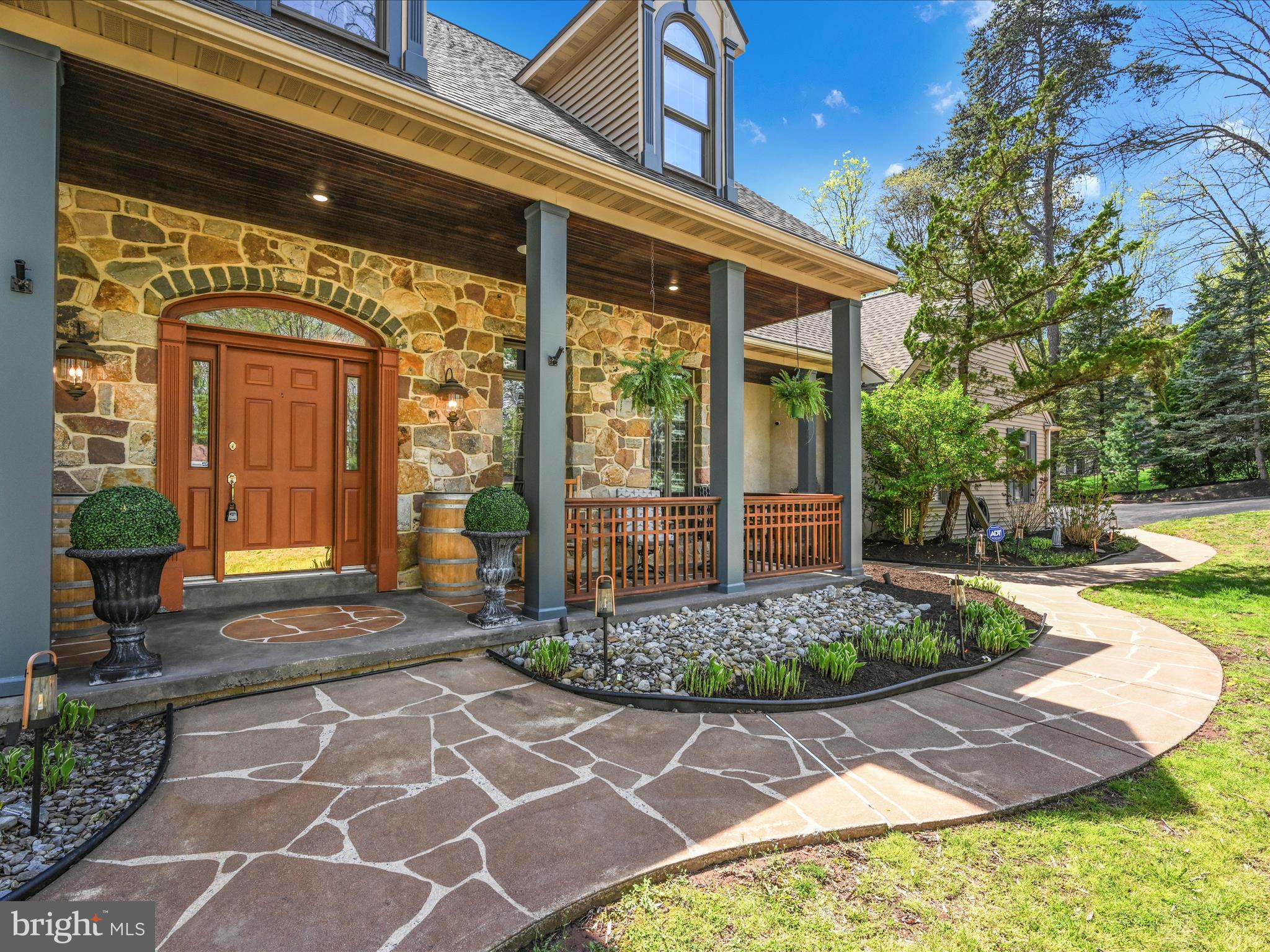 WHISPERING WOODS - Residential