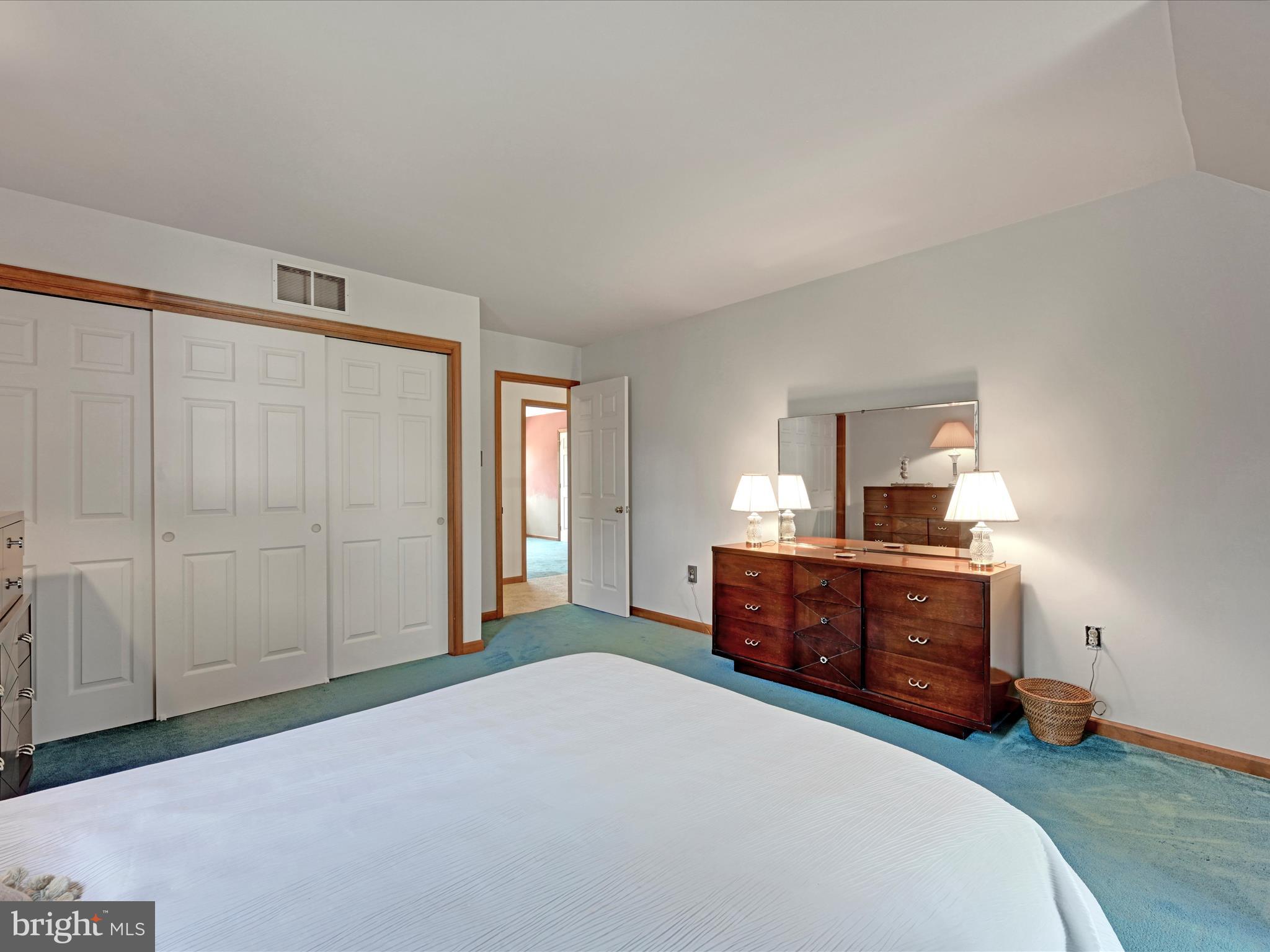 WHISPERING WOODS - Residential