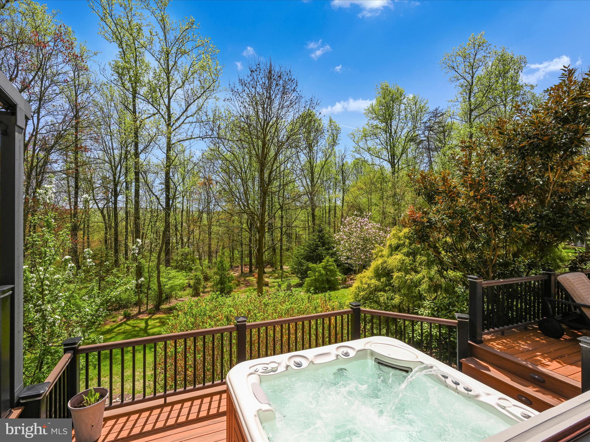 WHISPERING WOODS - Residential