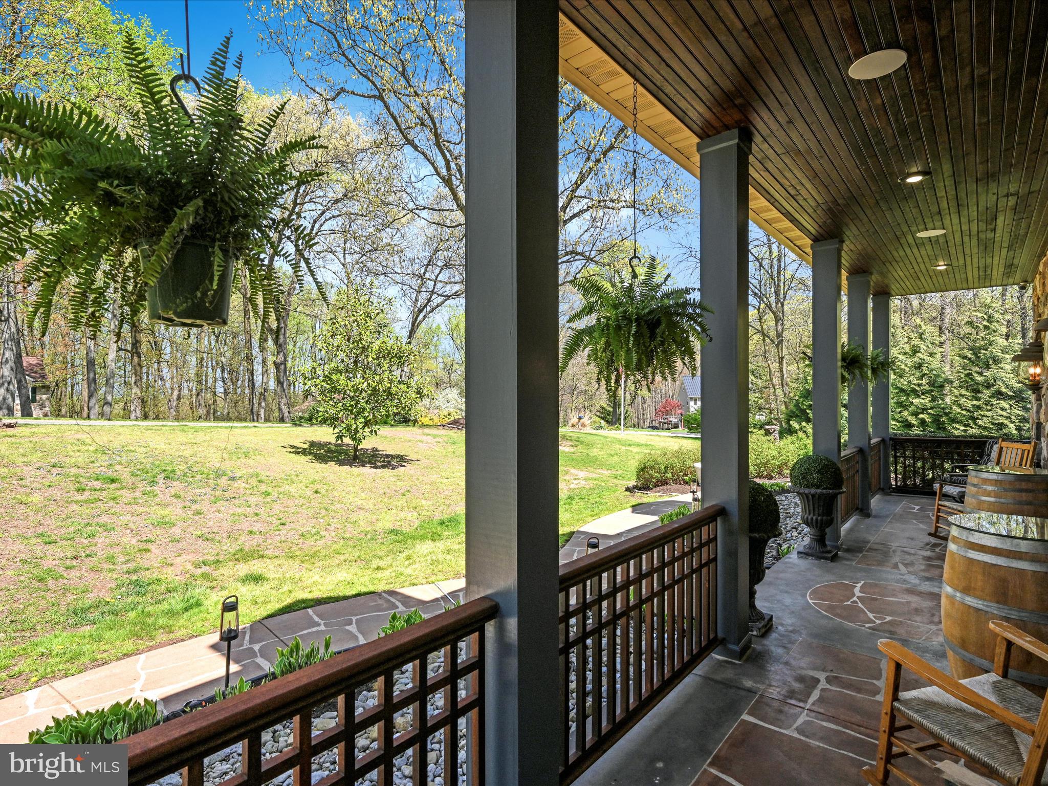 WHISPERING WOODS - Residential