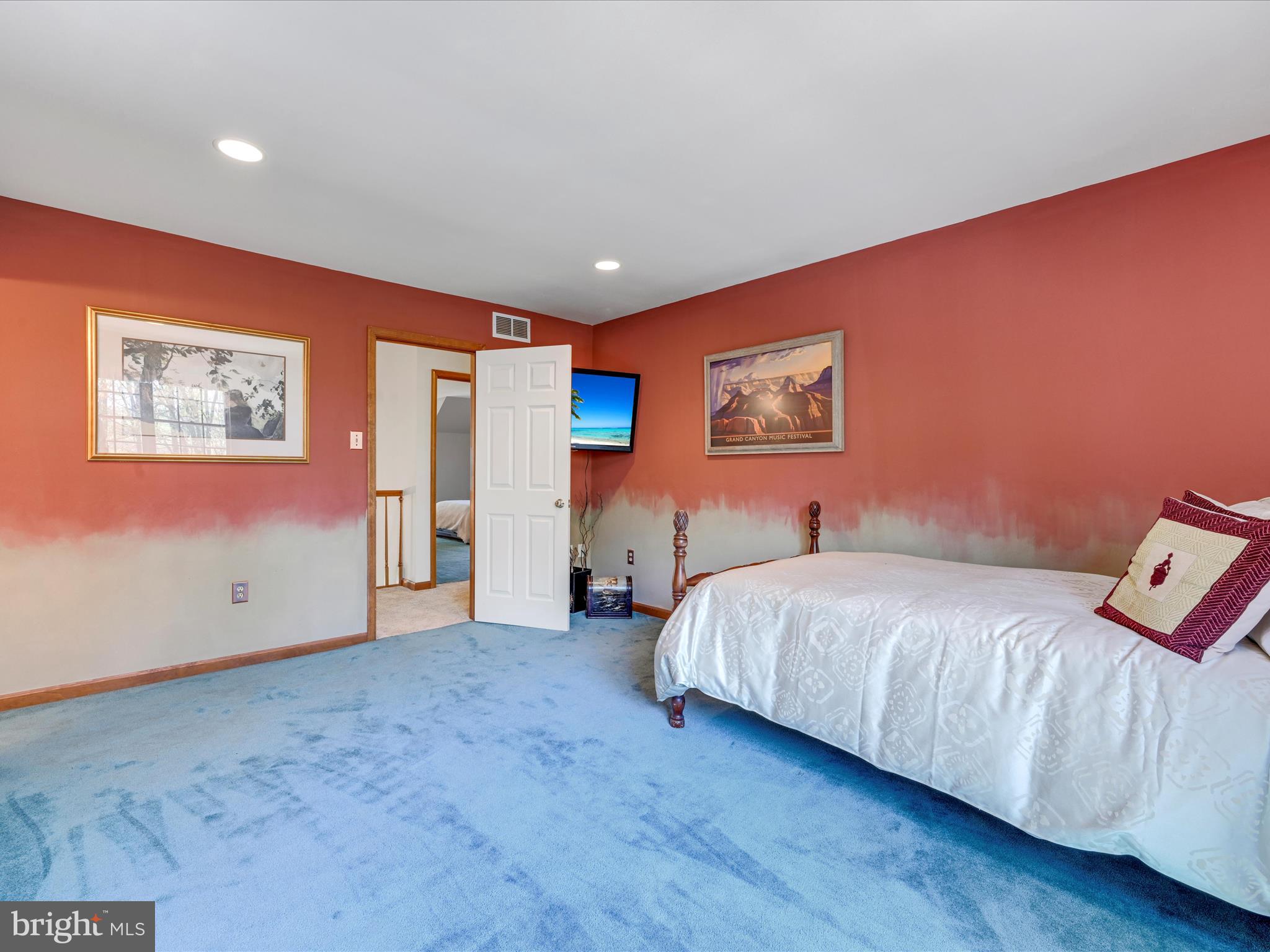 WHISPERING WOODS - Residential