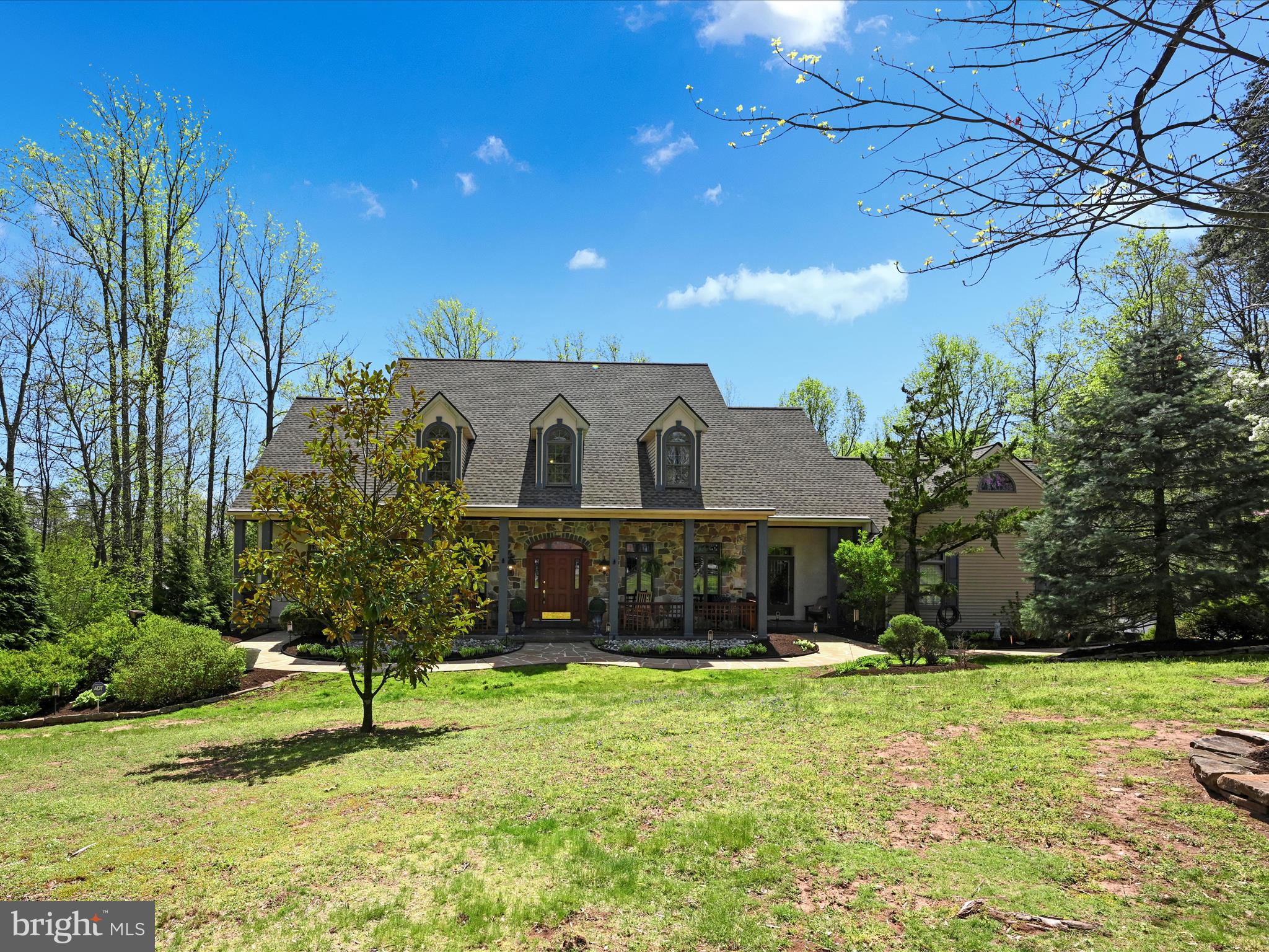 WHISPERING WOODS - Residential