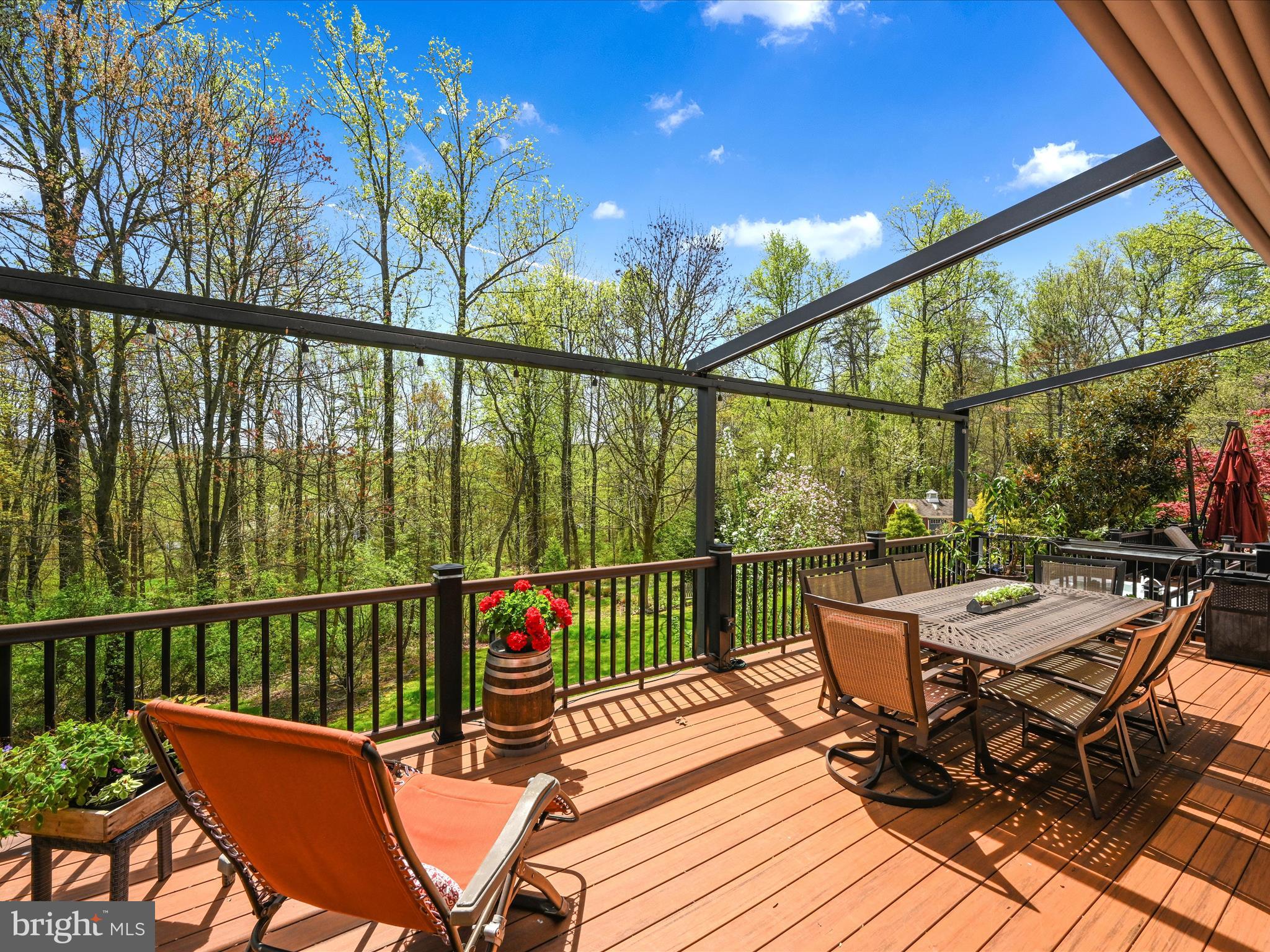 WHISPERING WOODS - Residential