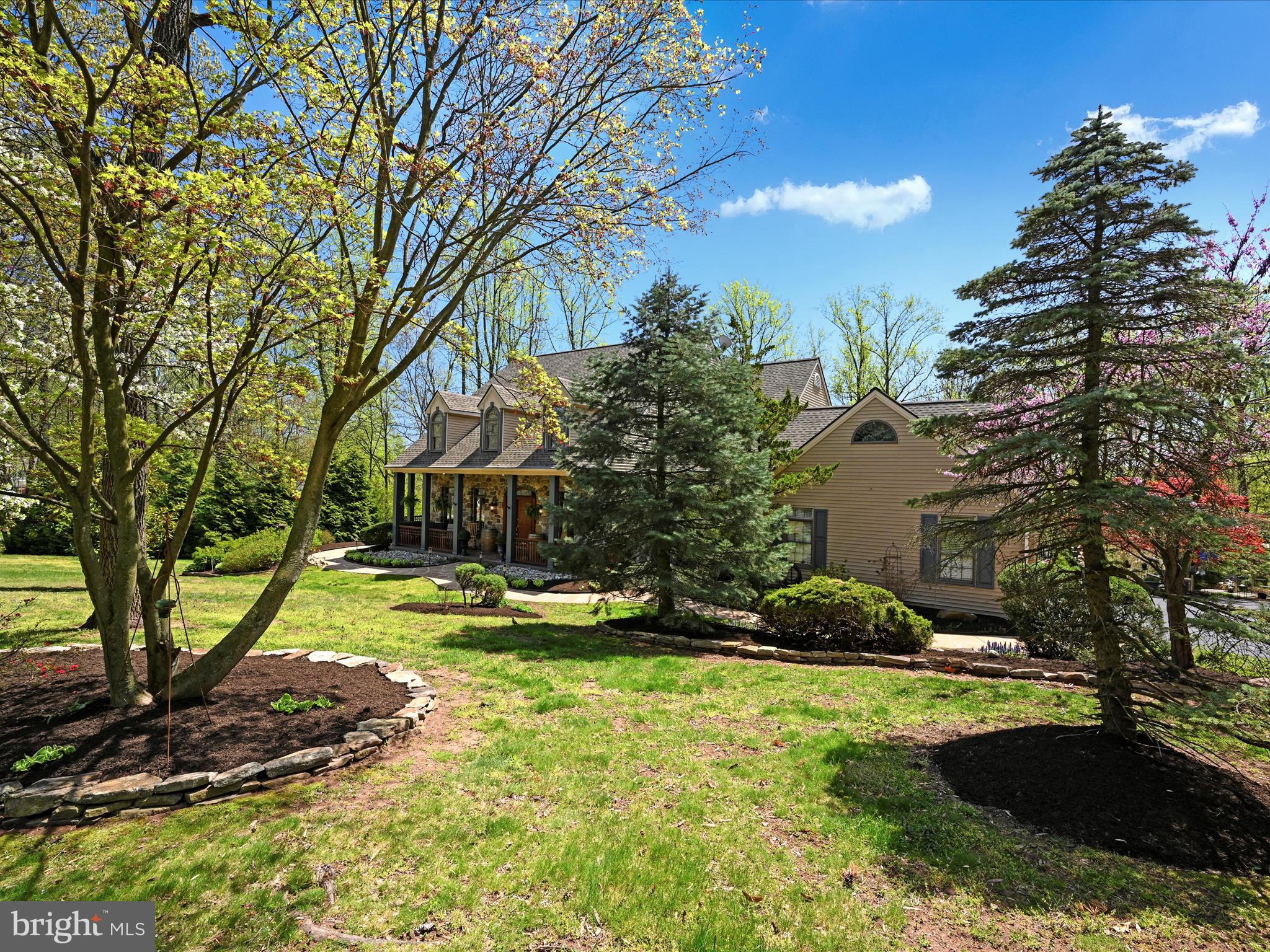 WHISPERING WOODS - Residential