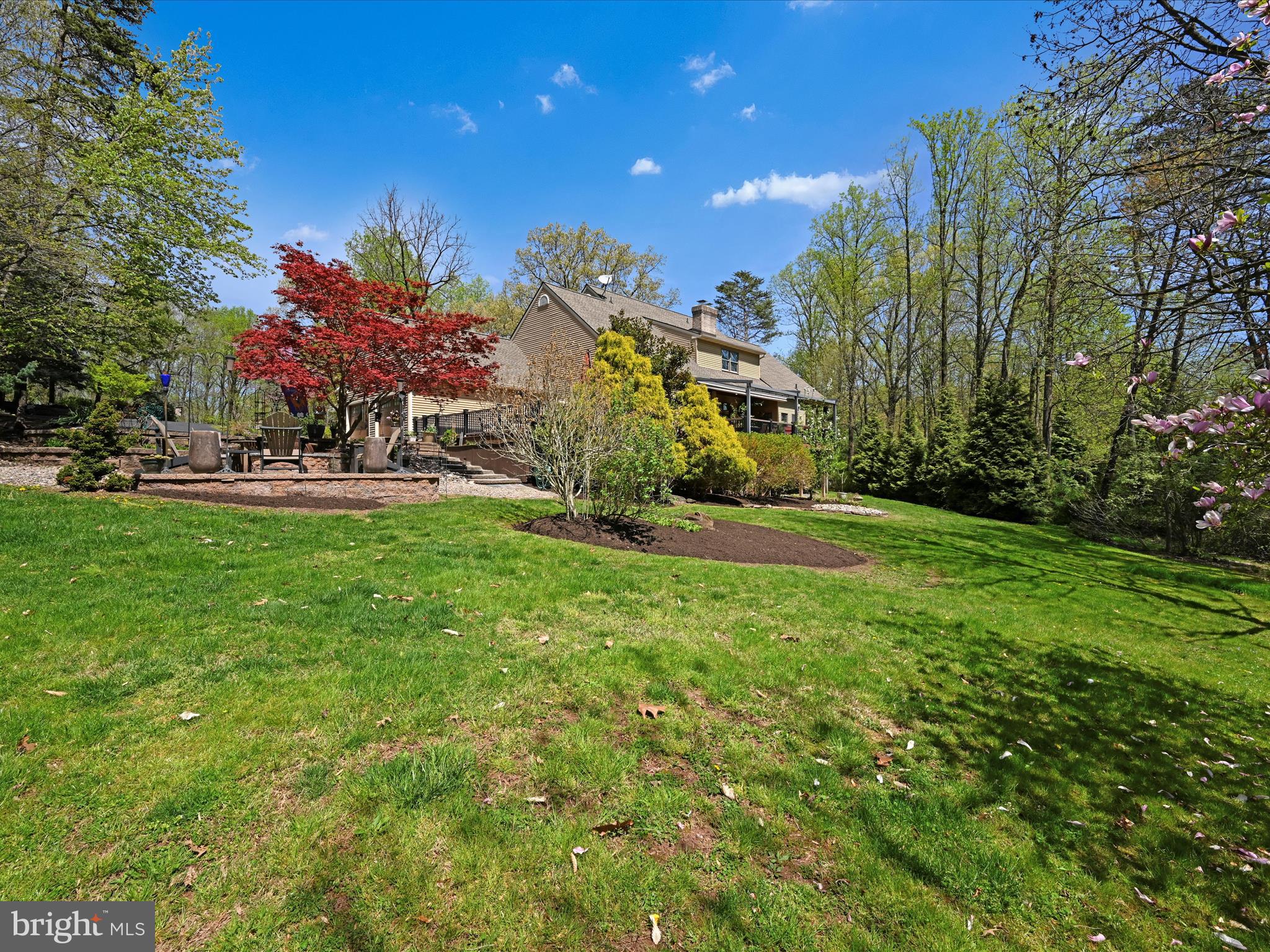 WHISPERING WOODS - Residential