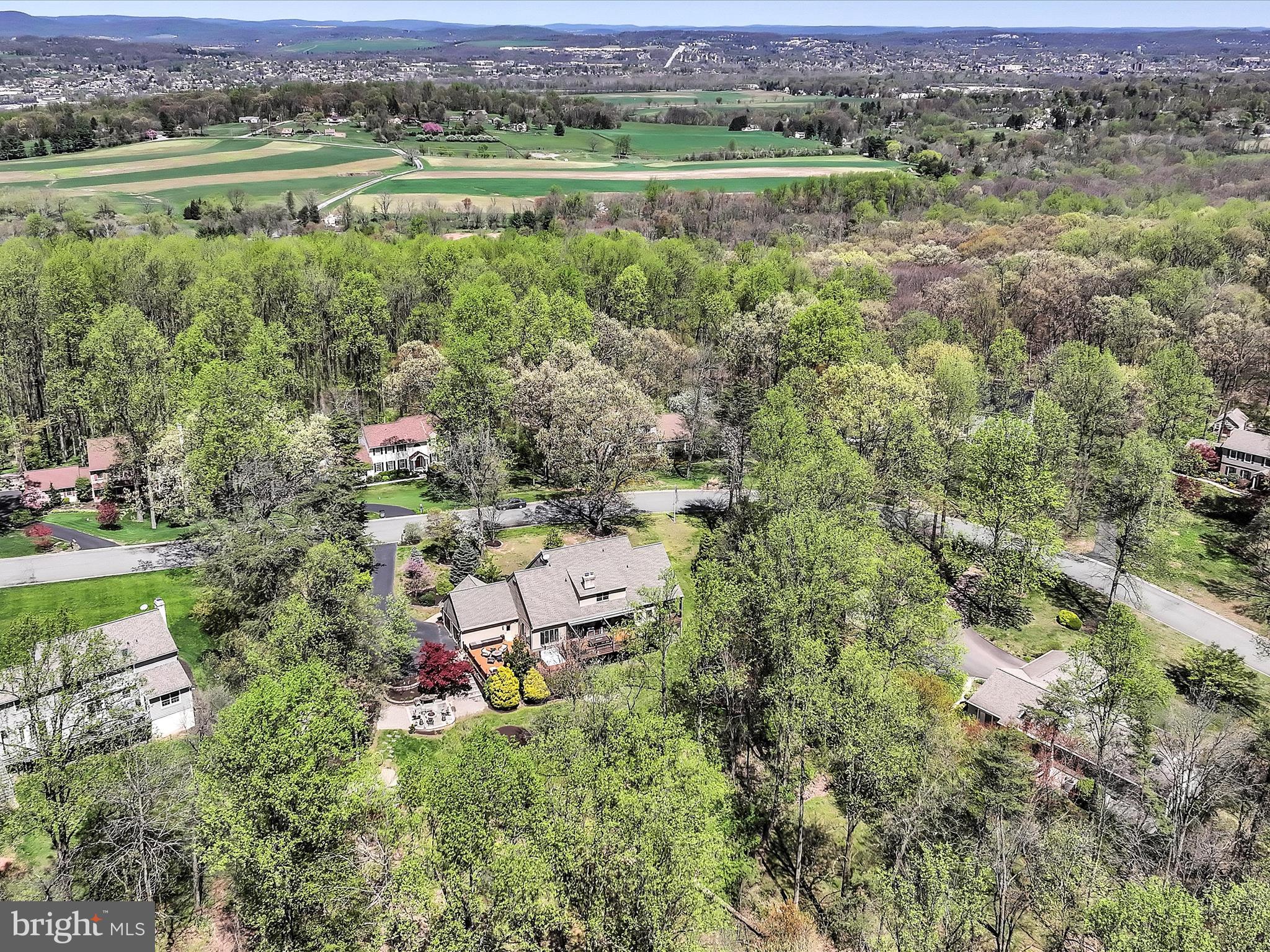 WHISPERING WOODS - Residential