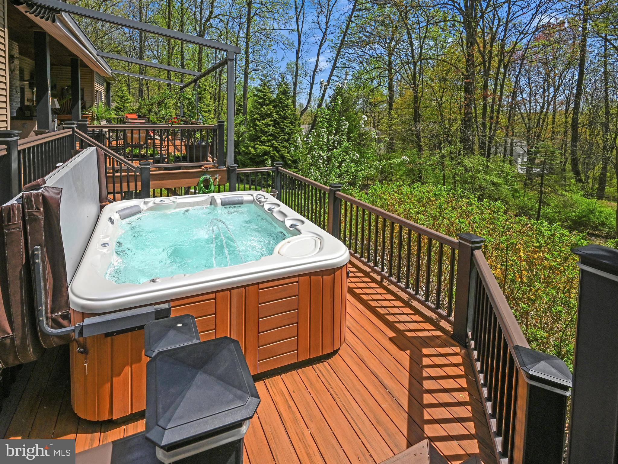 WHISPERING WOODS - Residential