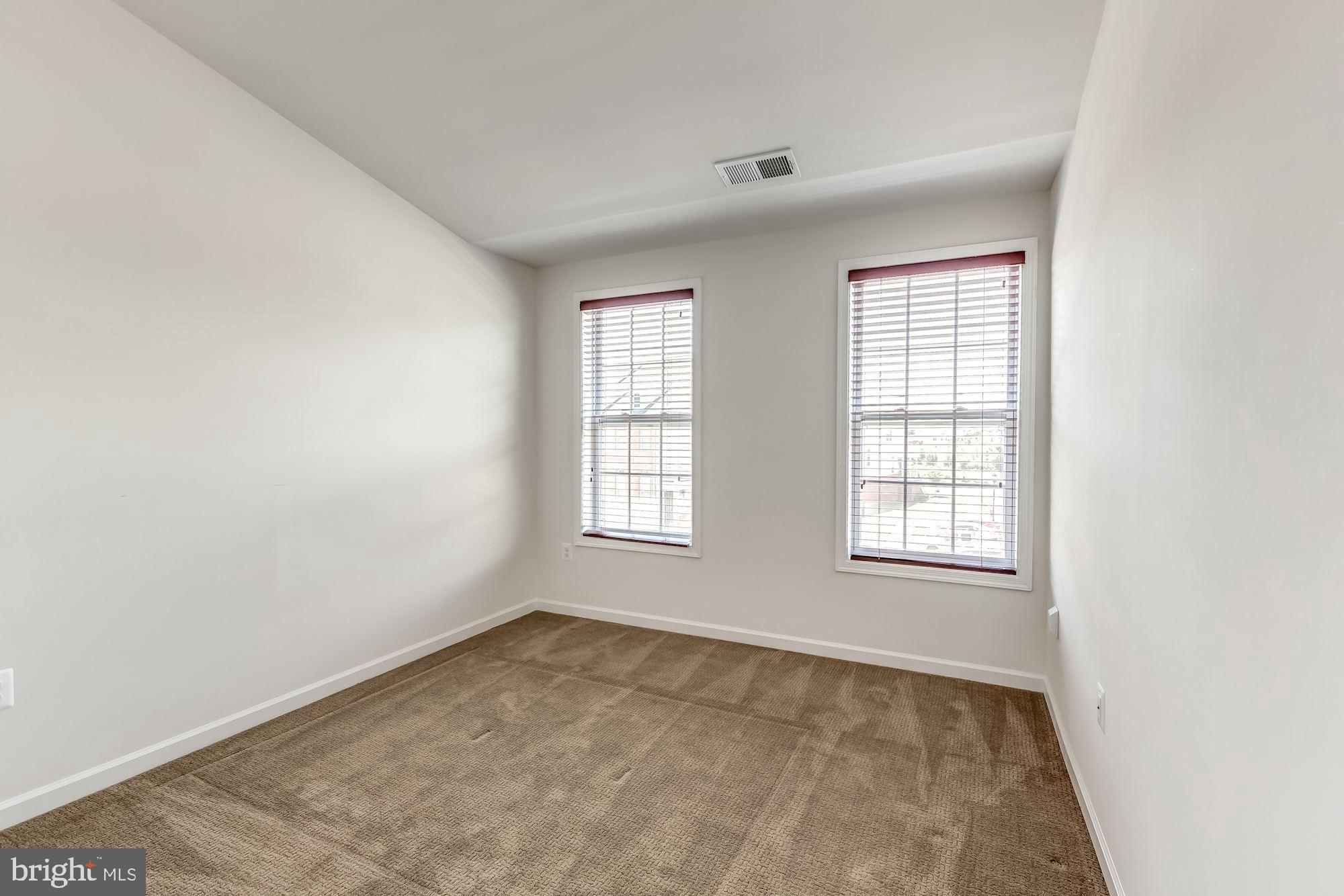 LOUDOUN VALLEY ESTATES 2 - Residential Lease