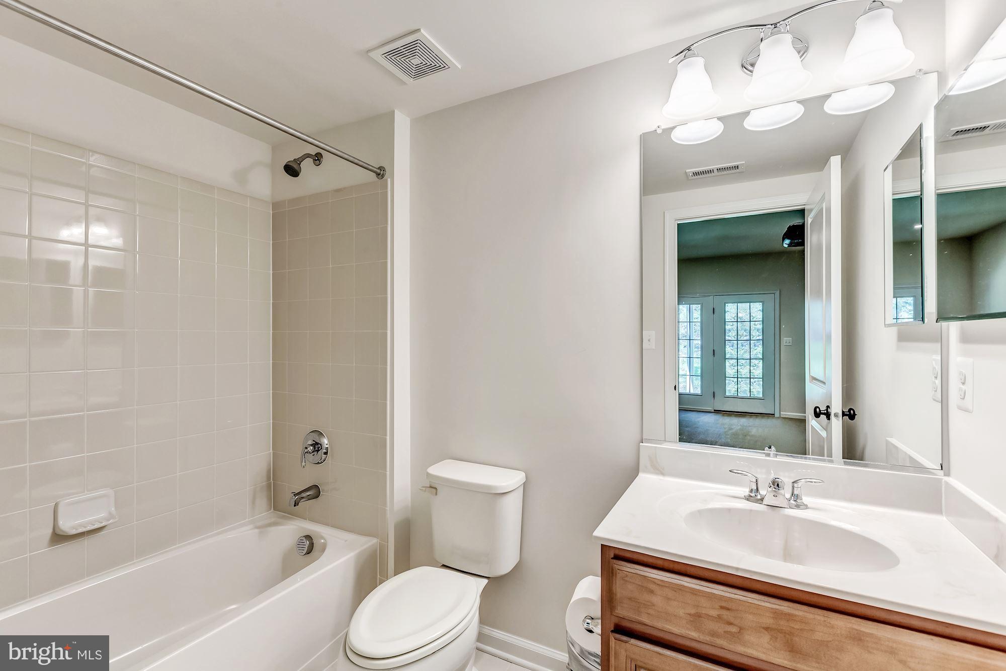 LOUDOUN VALLEY ESTATES 2 - Residential Lease