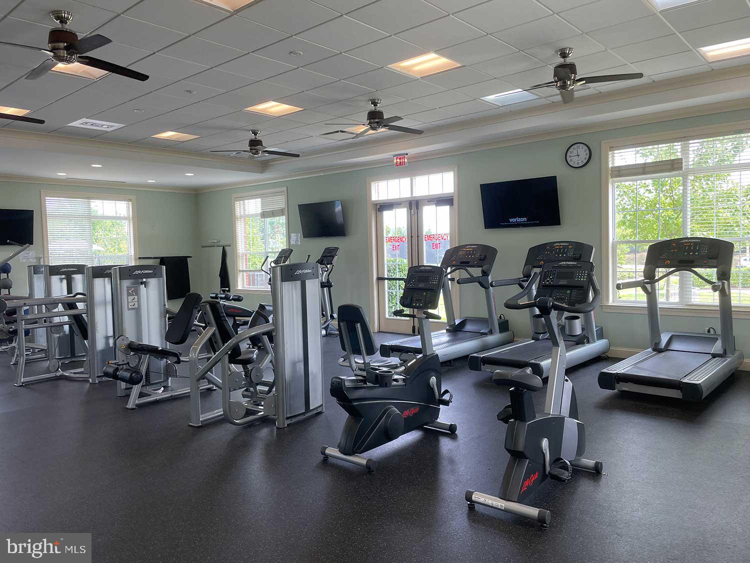 LOUDOUN VALLEY ESTATES 2 - Residential Lease