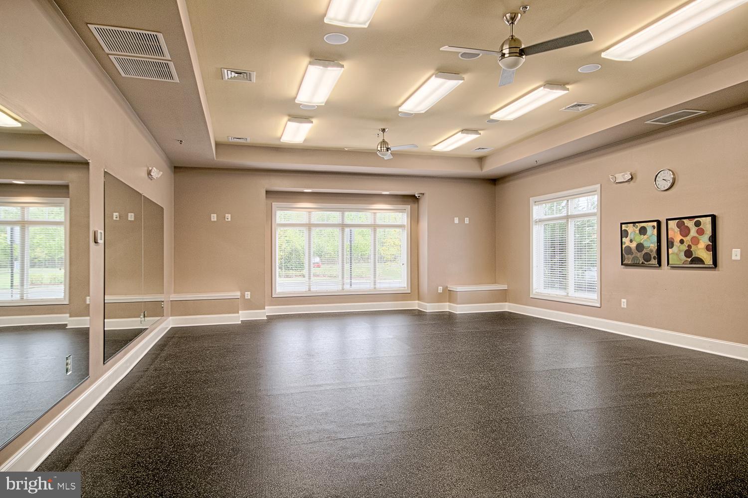 LOUDOUN VALLEY ESTATES 2 - Residential Lease