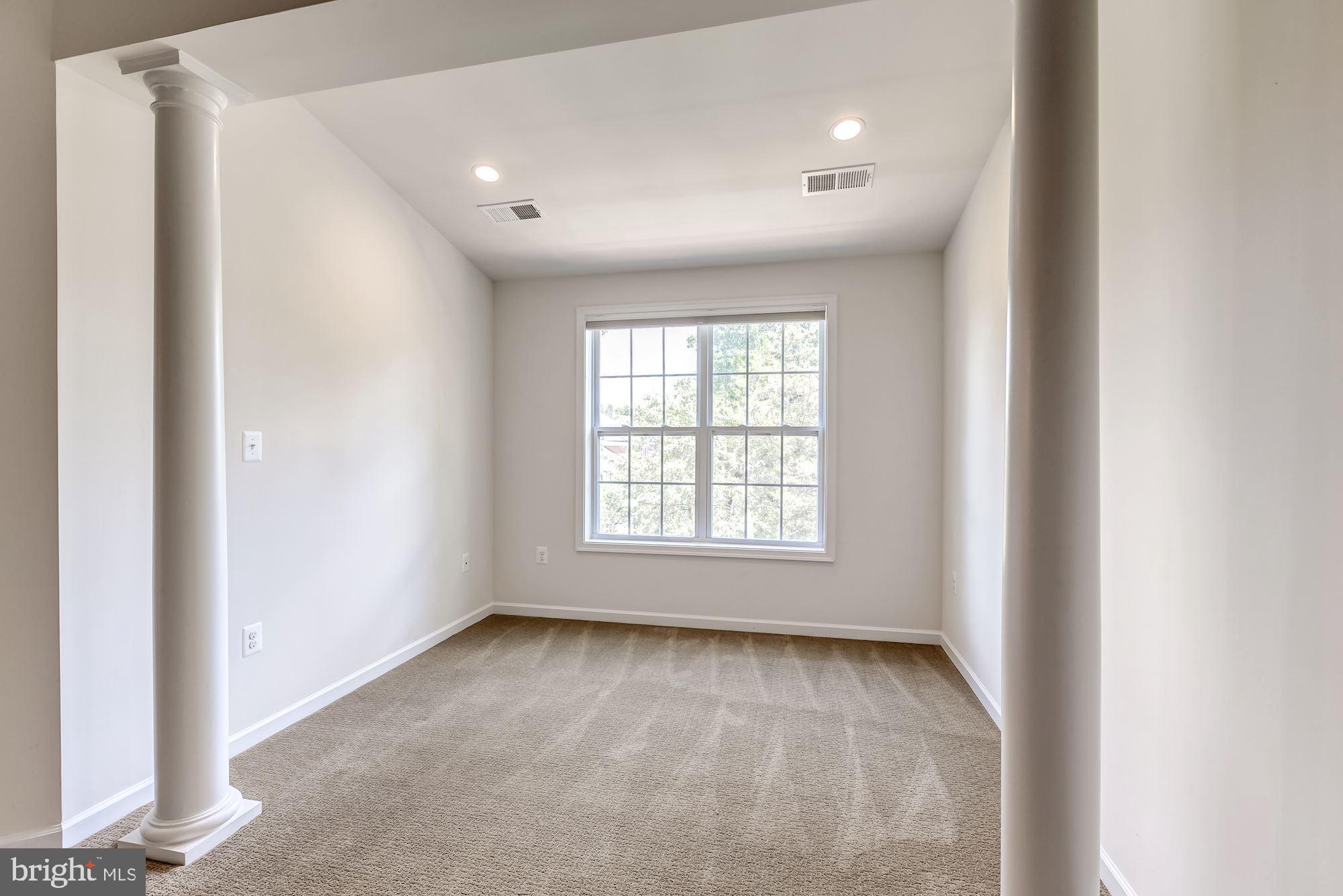 LOUDOUN VALLEY ESTATES 2 - Residential Lease