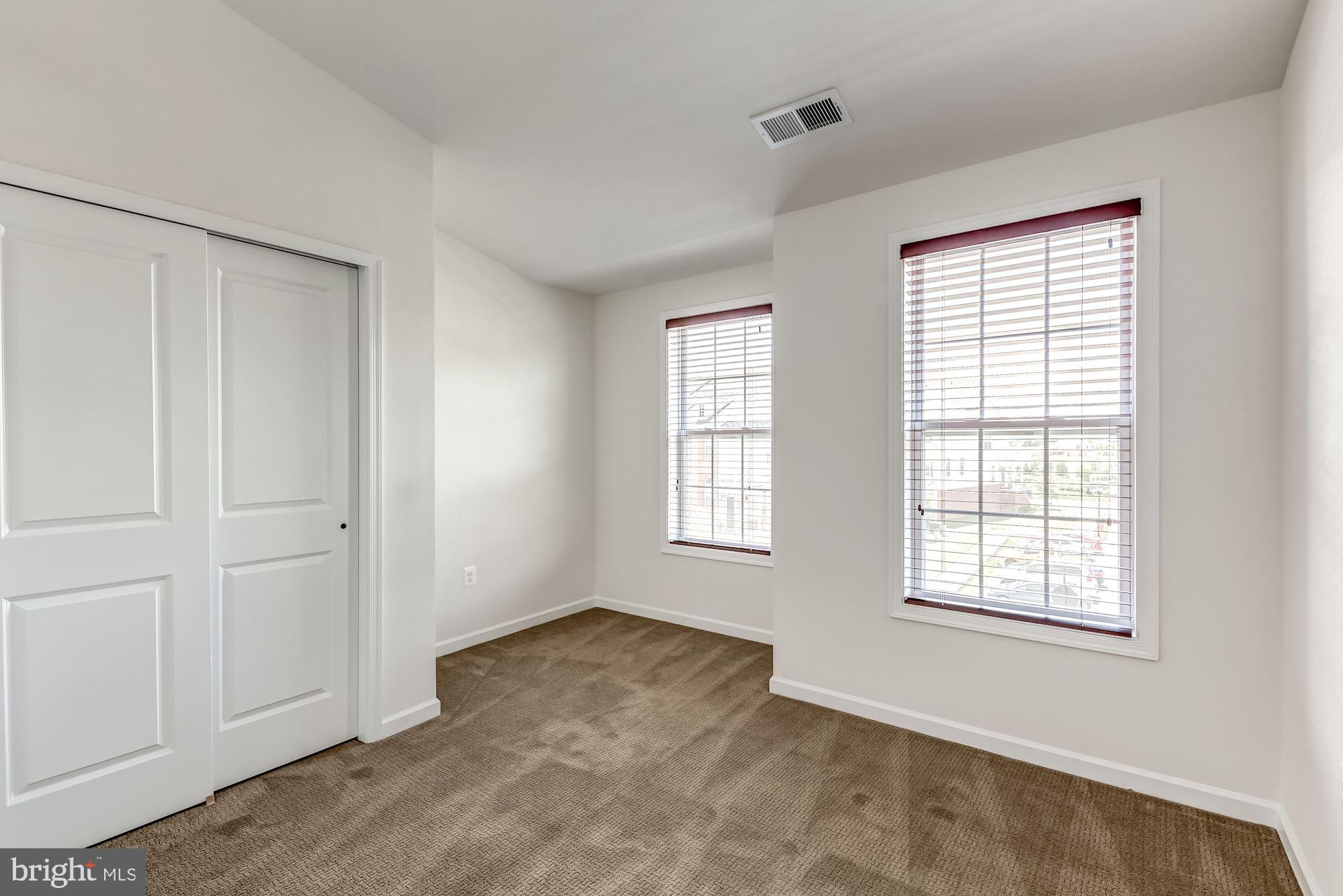 LOUDOUN VALLEY ESTATES 2 - Residential Lease