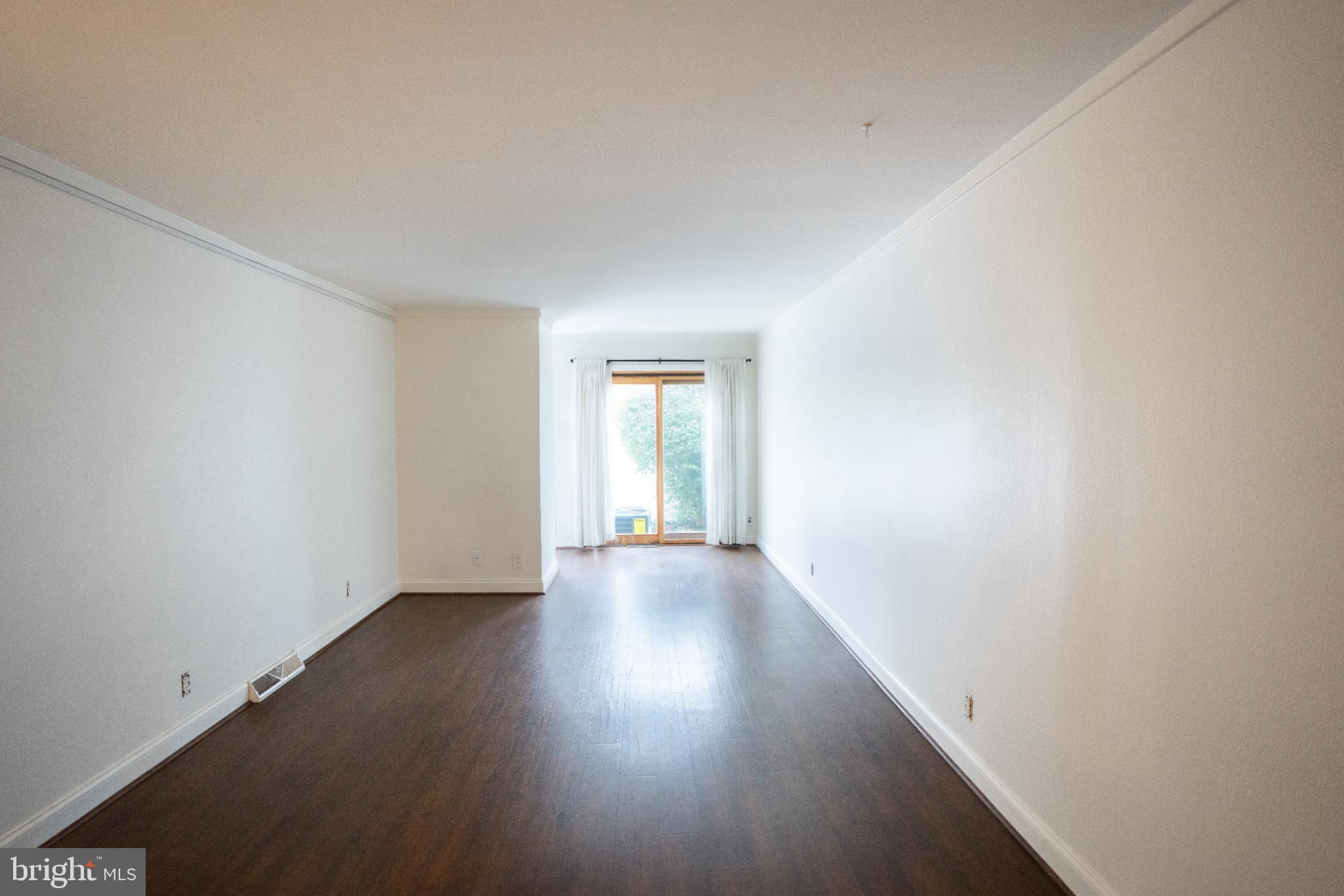 SUMMIT HOUSE - Residential