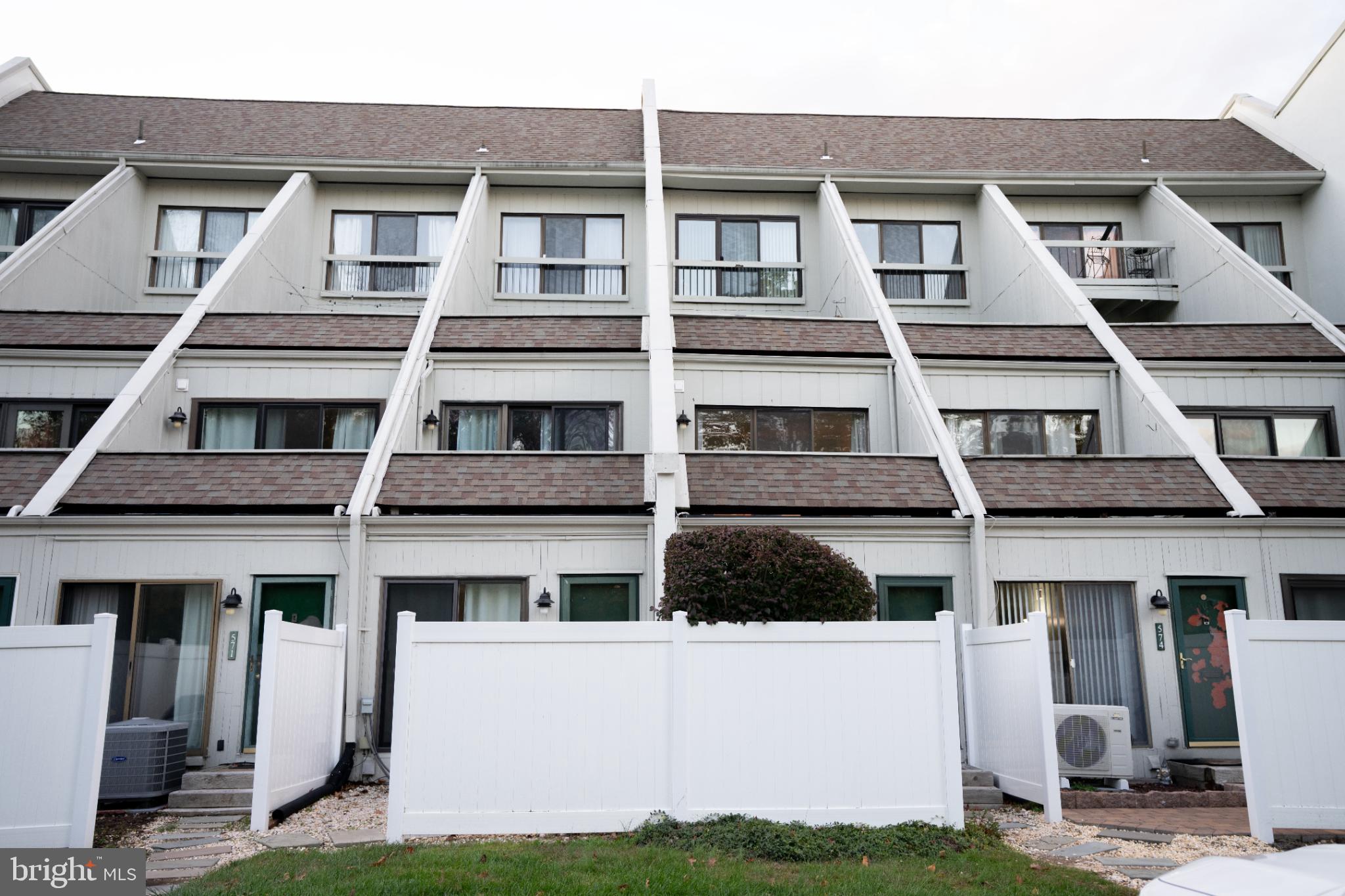 SUMMIT HOUSE - Residential