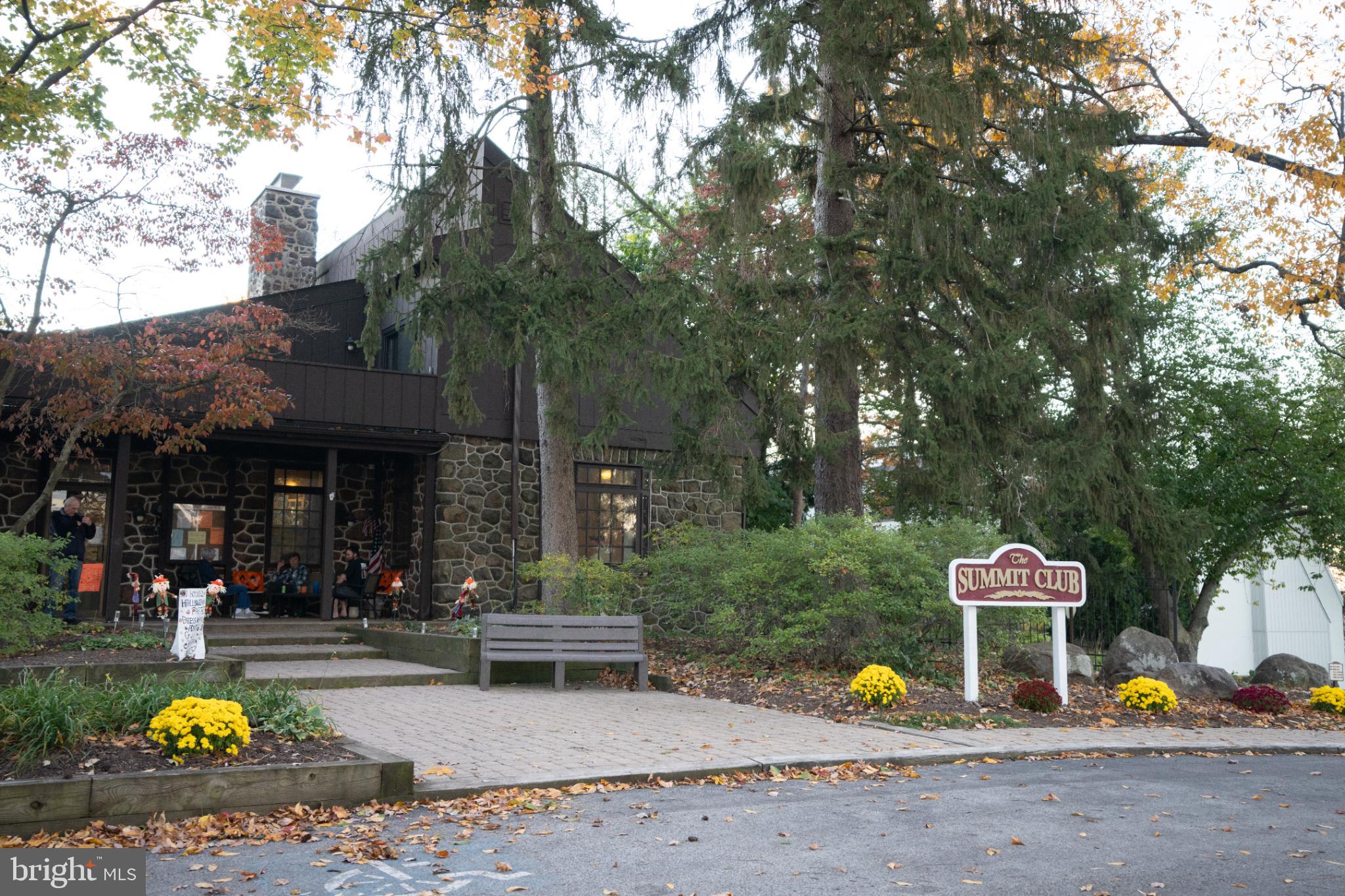 SUMMIT HOUSE - Residential