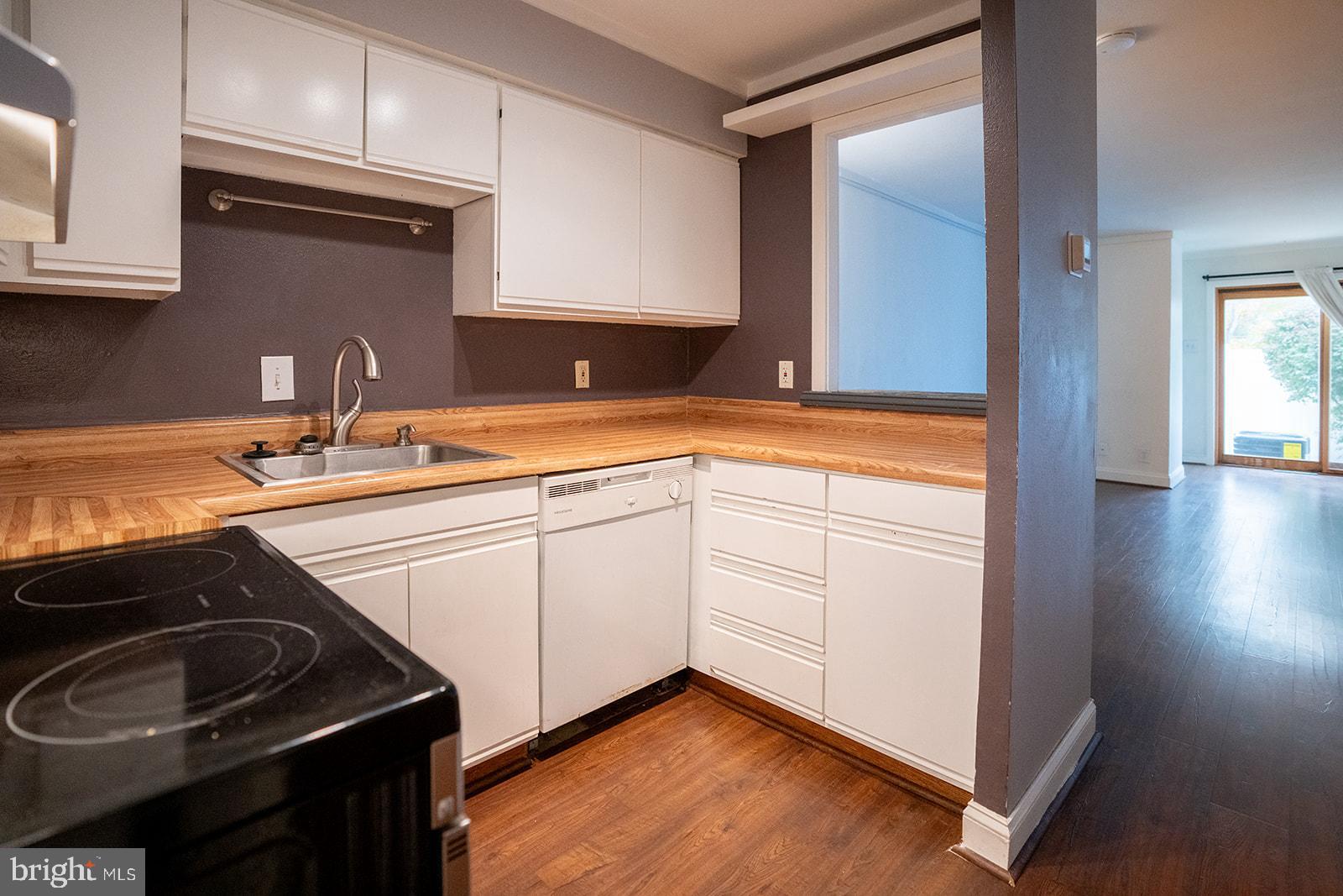 573 SUMMIT HOUSE