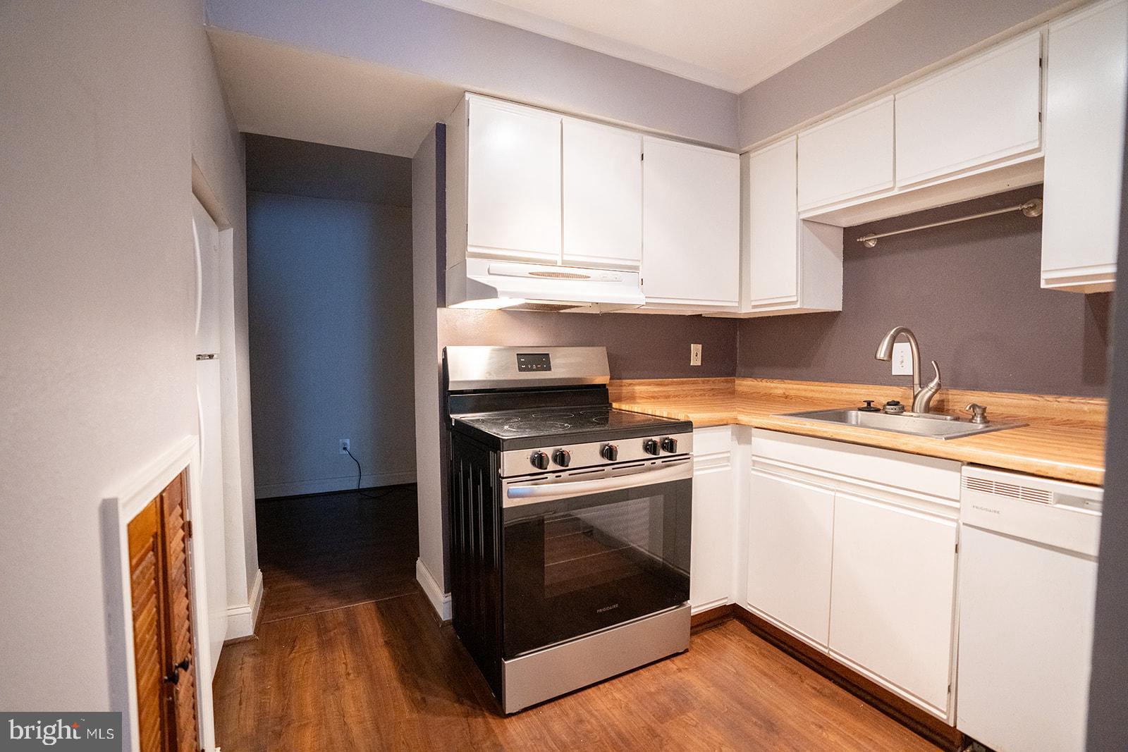 573 SUMMIT HOUSE