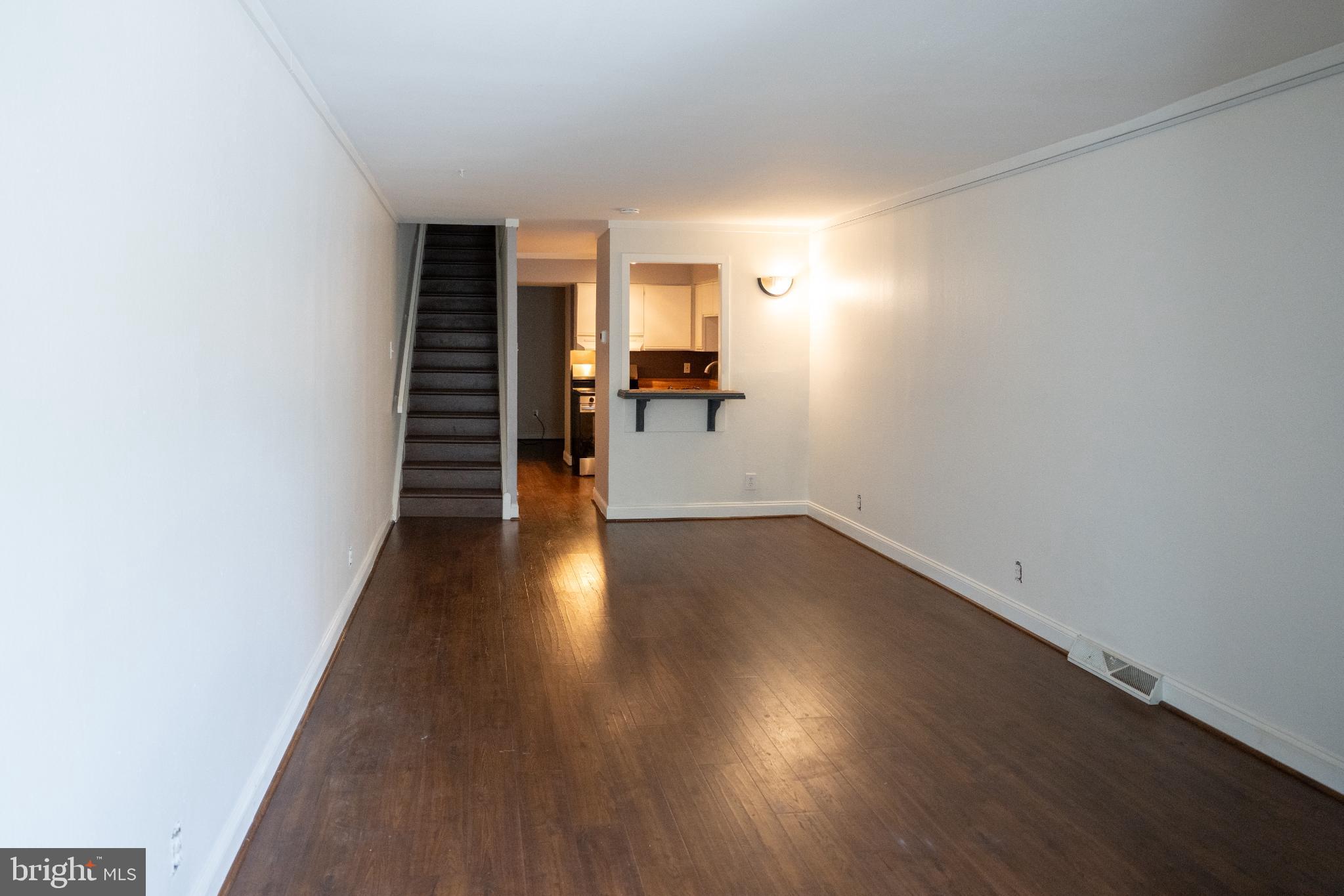 573 SUMMIT HOUSE